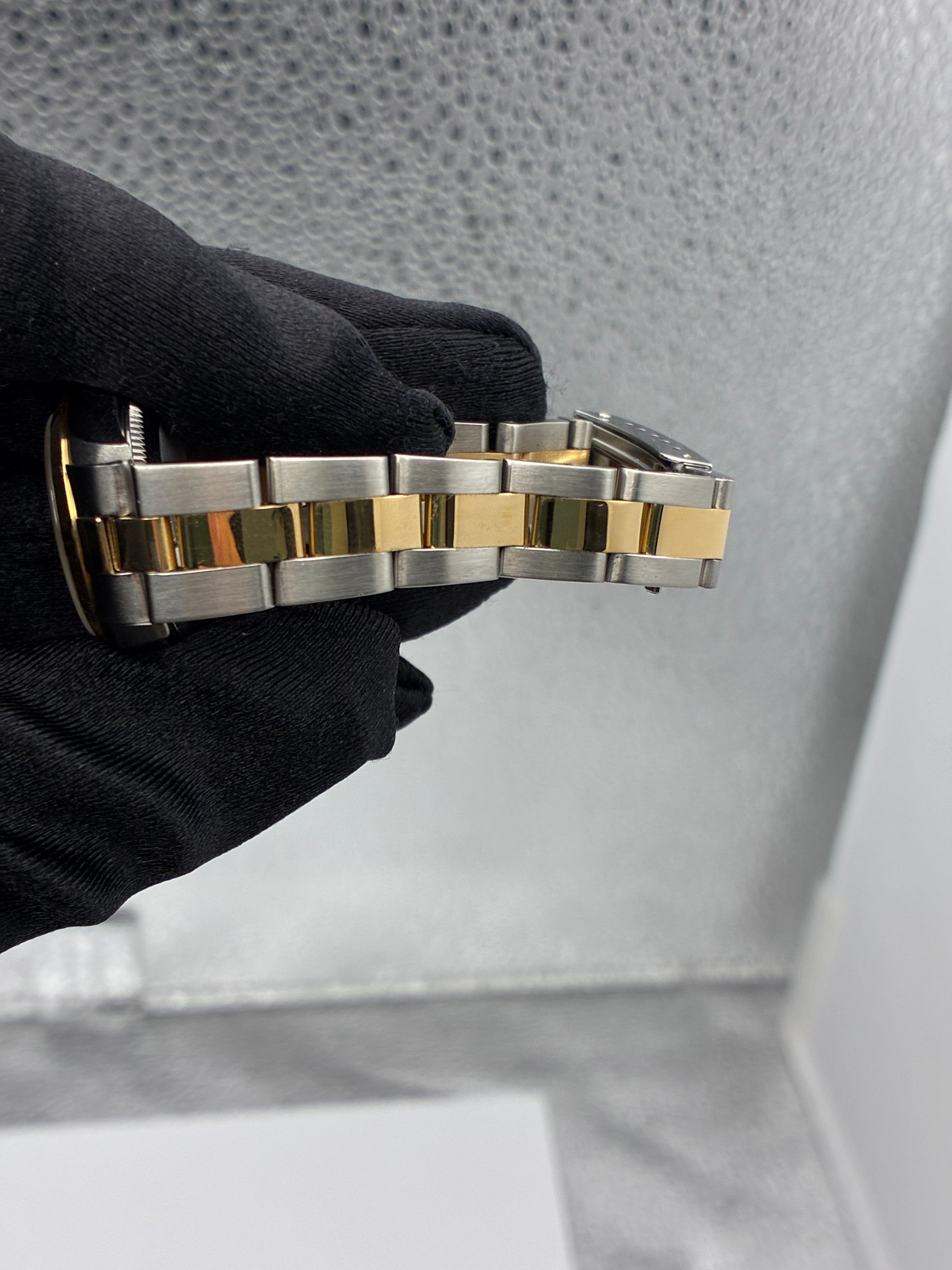 Rolex Oyster Perpetual Champagne Stick Dial on Oyster Bracelet Ref. 76233 2000 — view 3