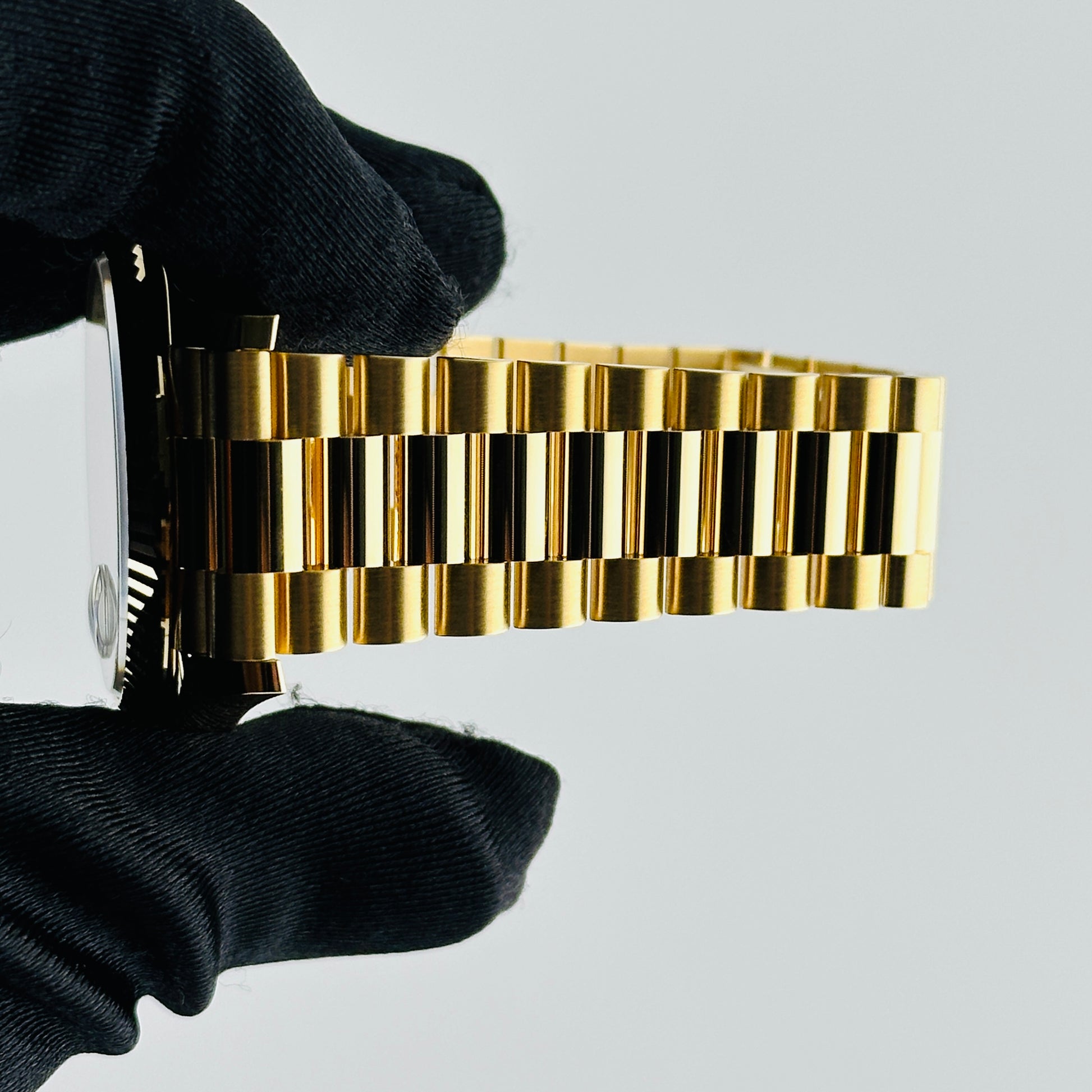 Rolex Day-Date 40 White / Yg Roman Markers Dial on President Bracelet Ref. 228238 Card 2026 — view 5