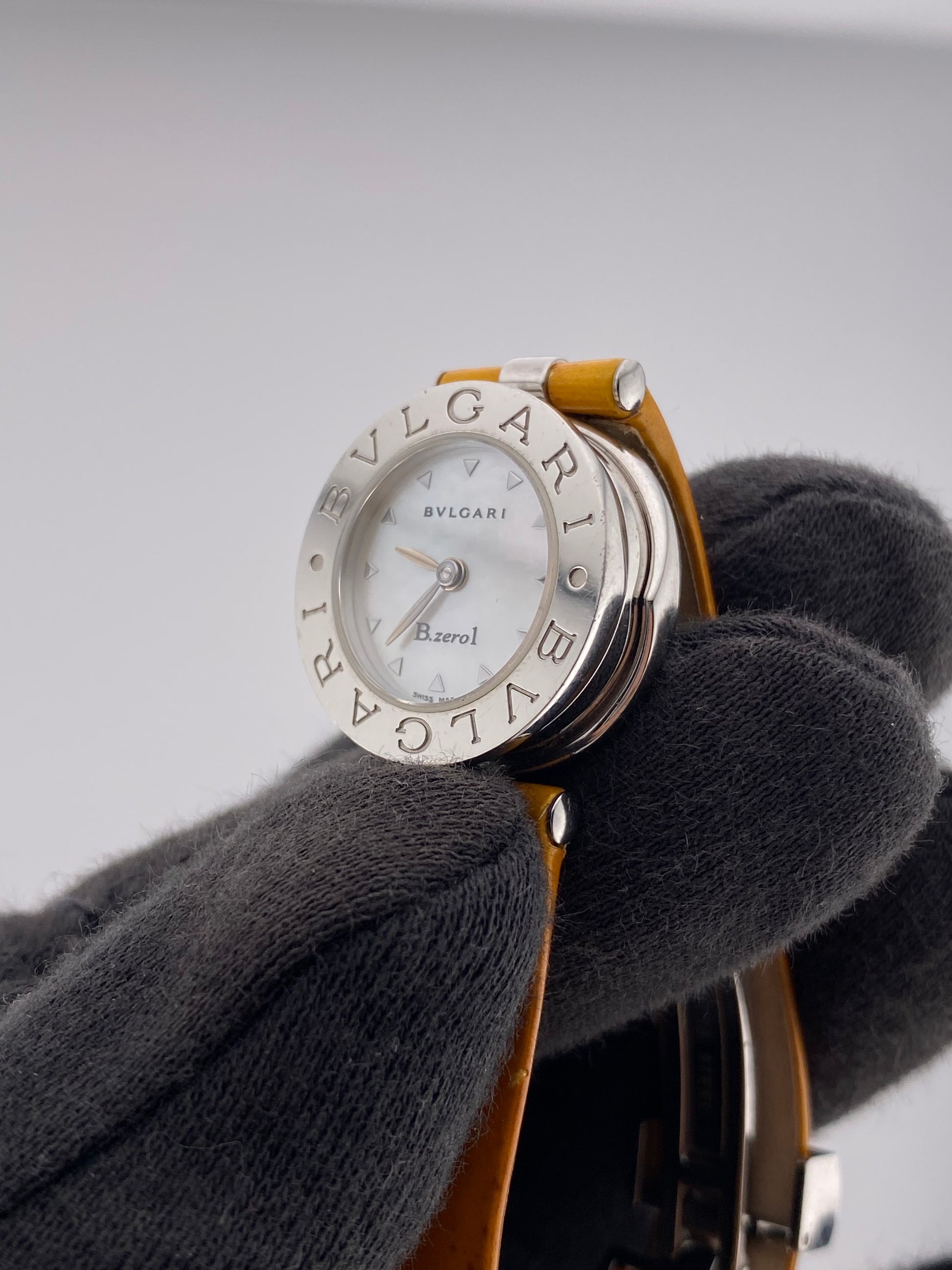 Bvlgari B.zero1 White Mop Dial on Leather Ref. BZ 22 S — view 3