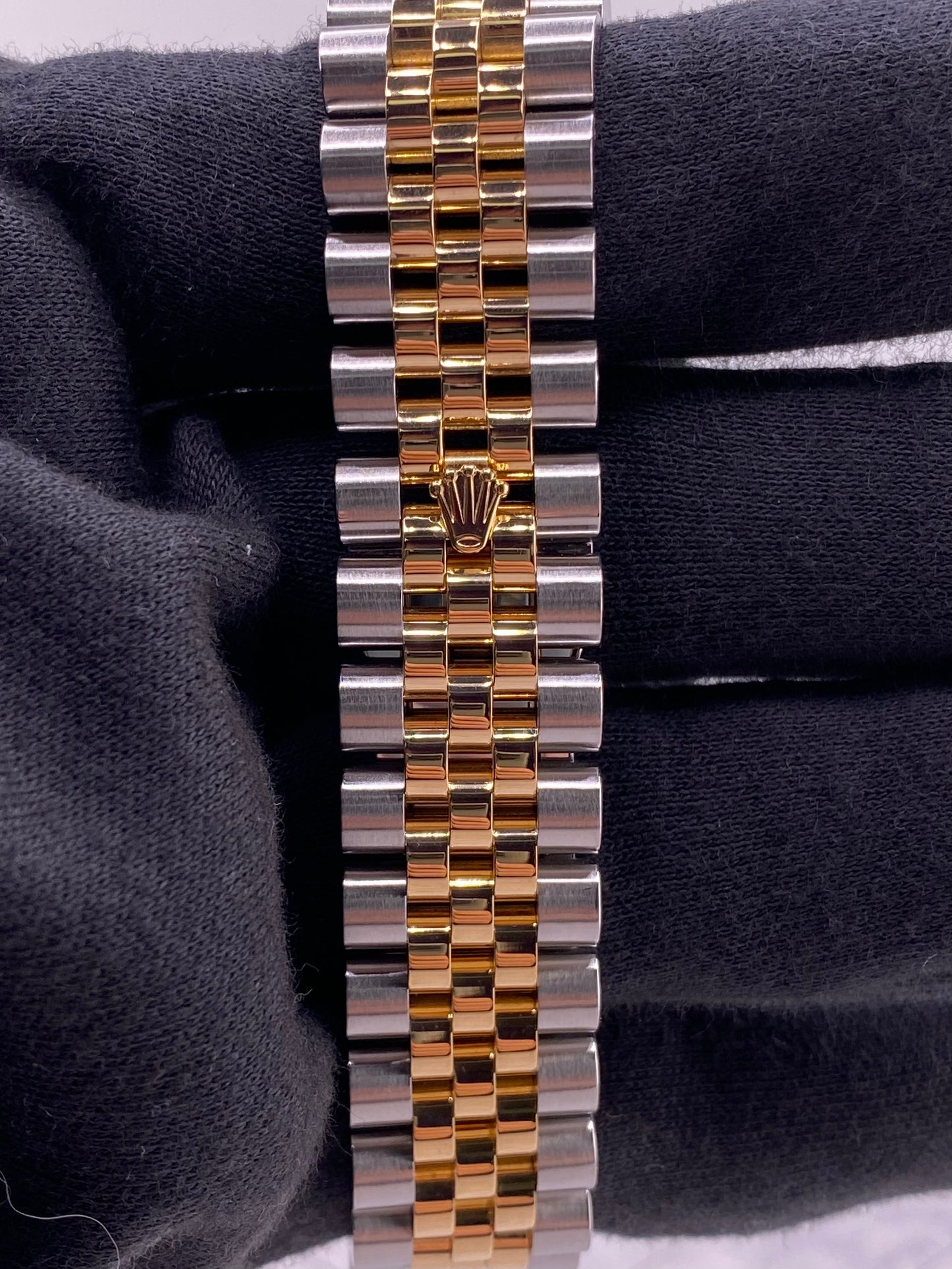 Rolex Datejust 36 Black Dial on Jubilee Ref. 116233 — view 4
