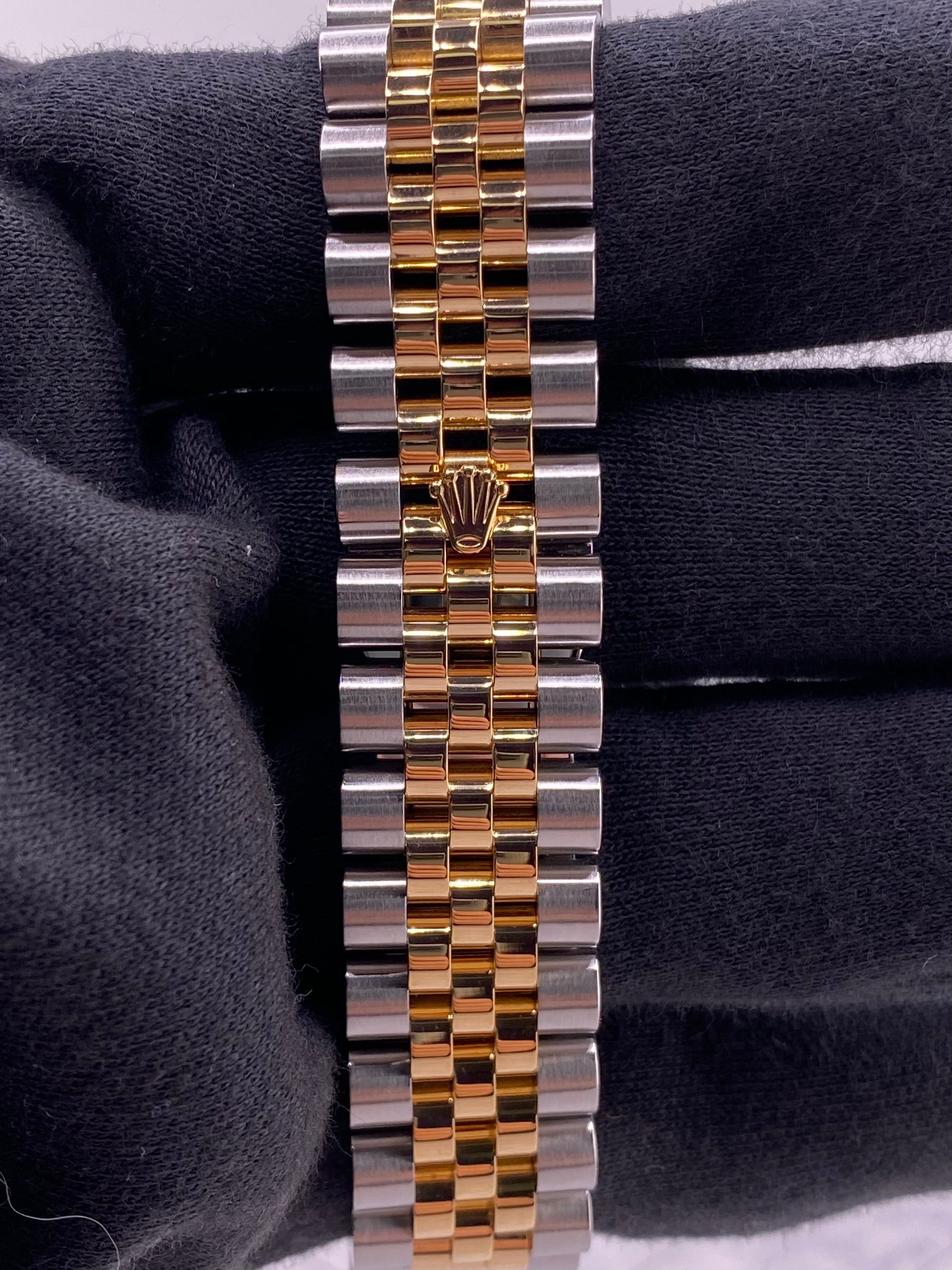 Rolex Datejust 36 Black Dial on Jubilee Ref. 116233 — view 4