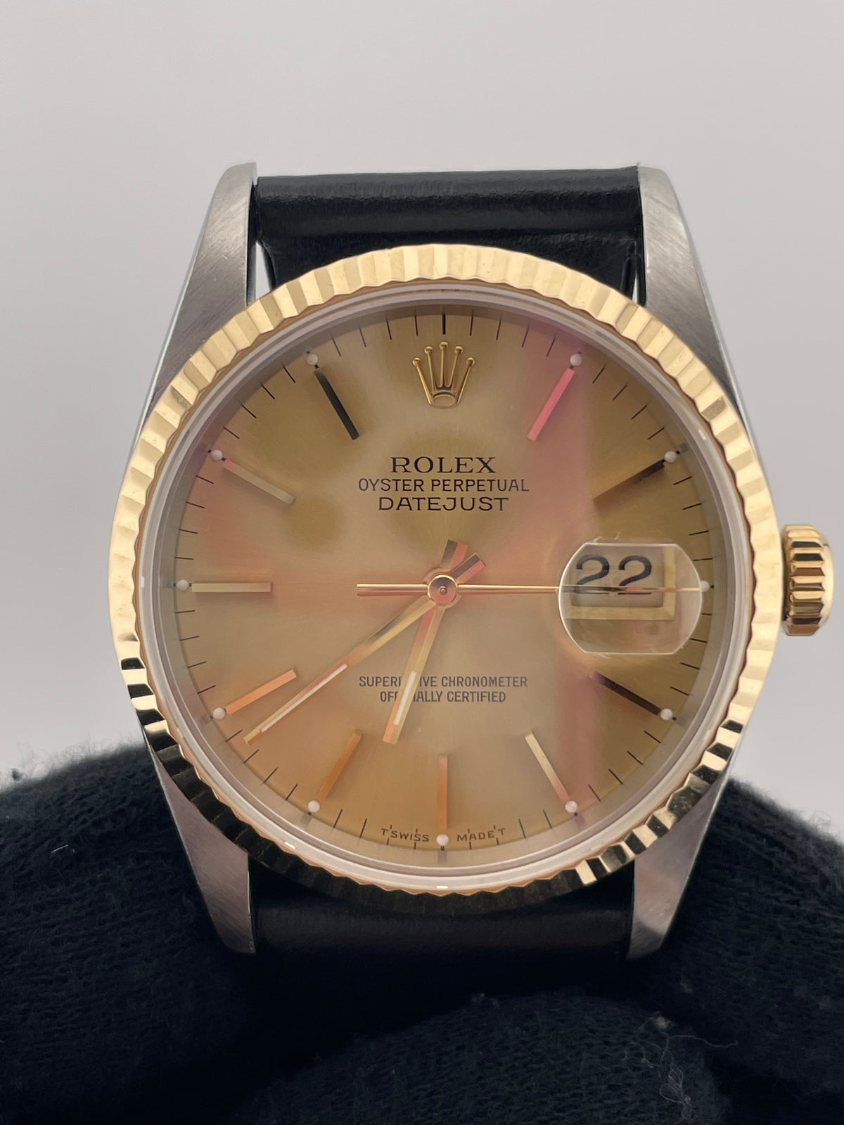 Rolex Datejust 36 Champagne Stick Dial on Generic Leather Strap Ref. 16233 1993 — view 2