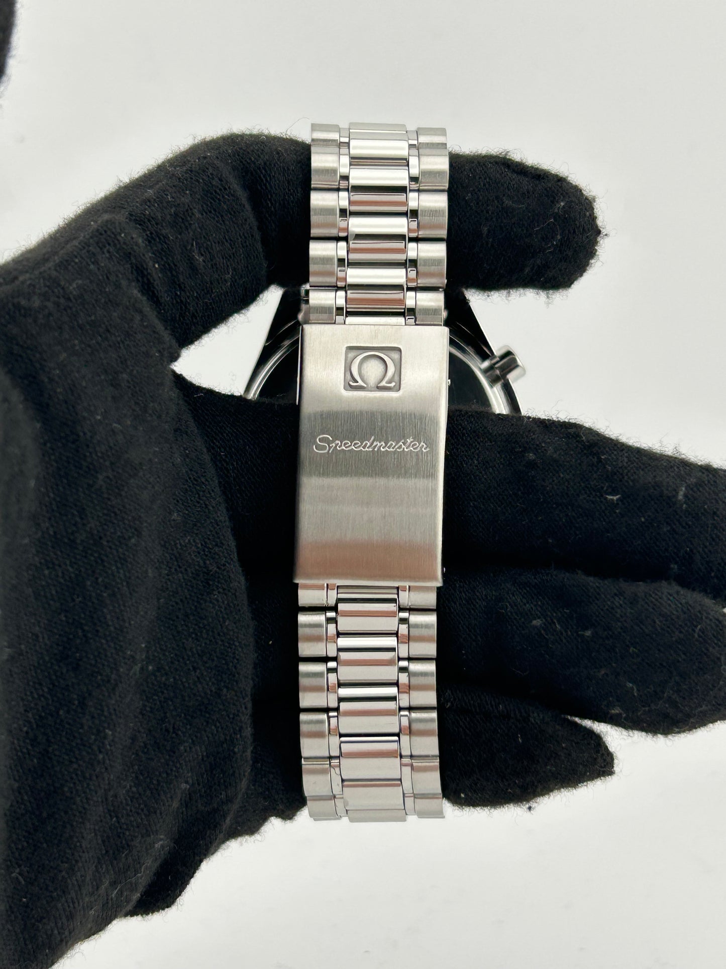 Omega Speedmaster Reduced Black Dial on Stainless Steel Bracelet Ref. 3510.5 — view 4