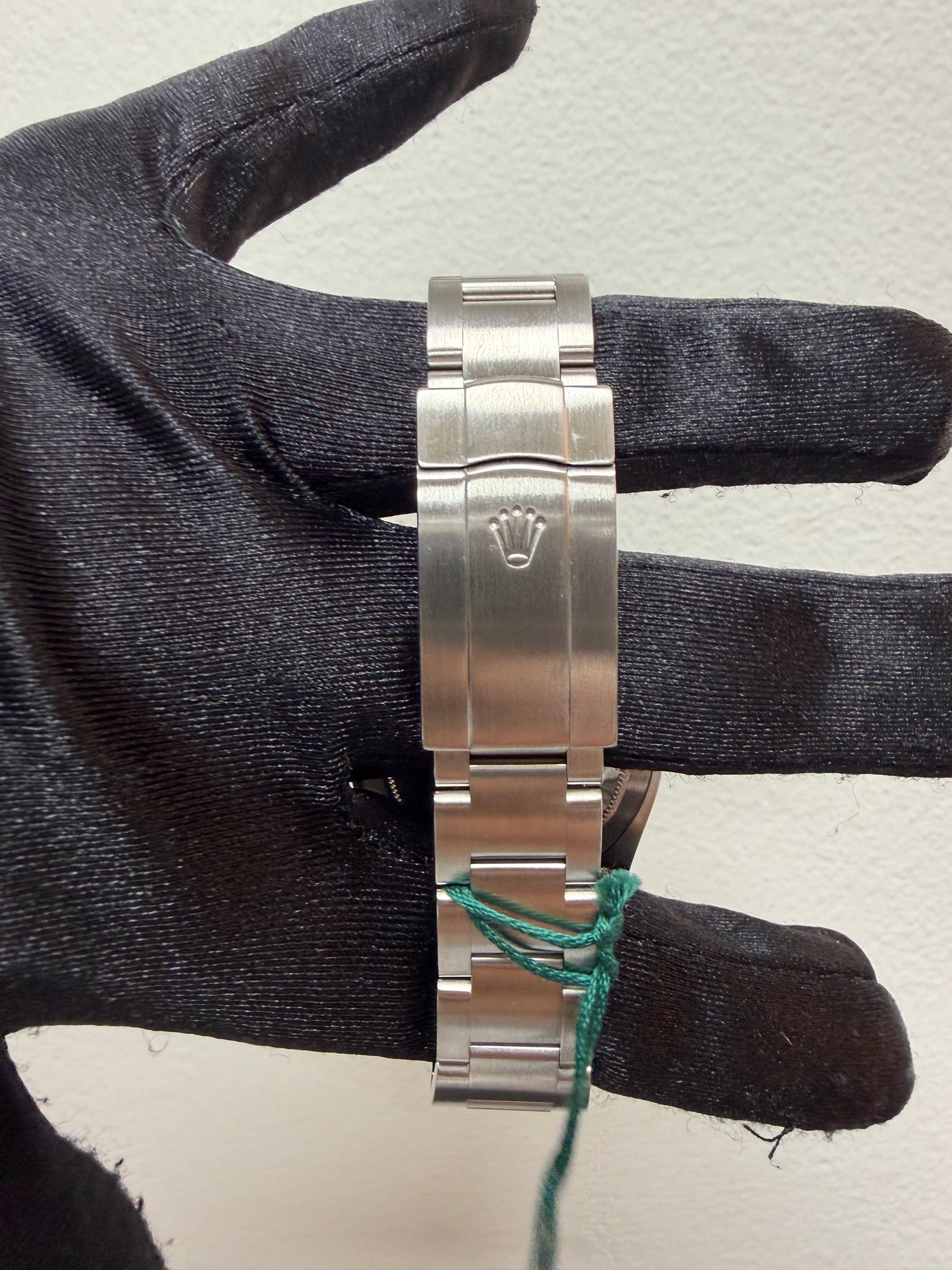 Rolex Airking Black Dial on Oyster Ref. 116900 Card 2019 — view 3