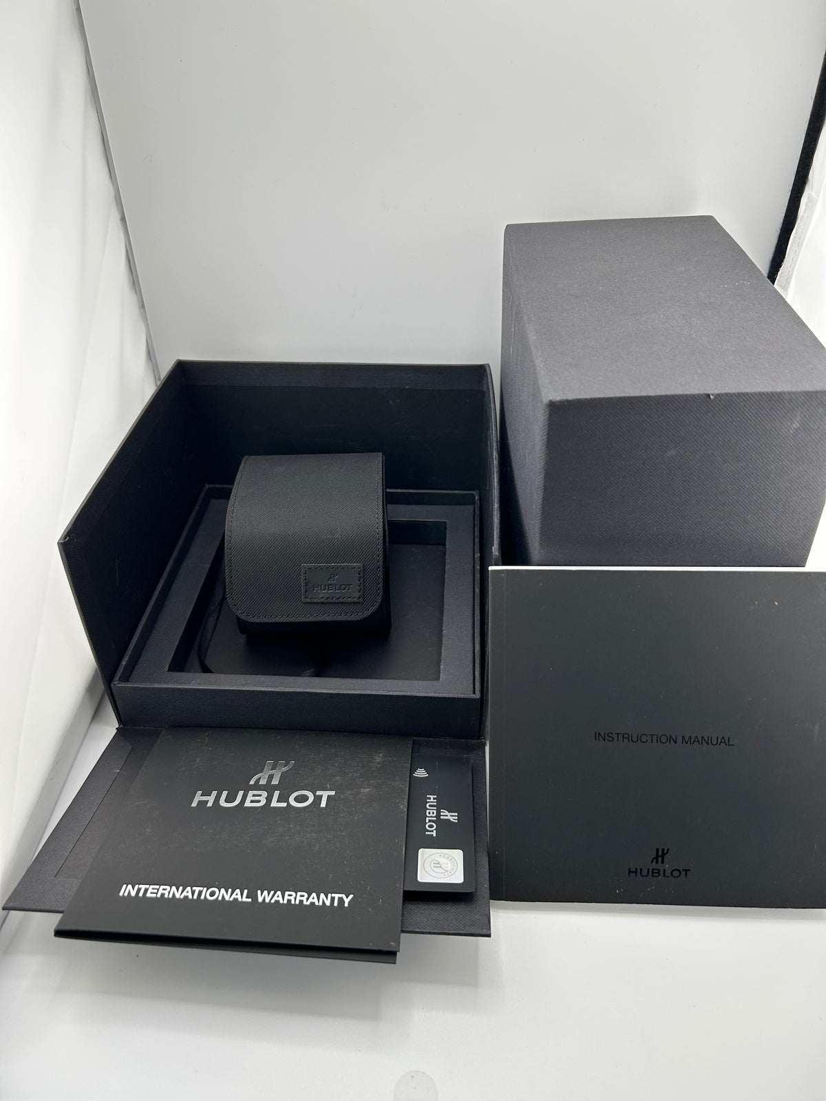 Hublot Classic Fusion Blue Dial on Blue Rubber Ref. 511.NX.7170.LR Complete 2019 — view 7