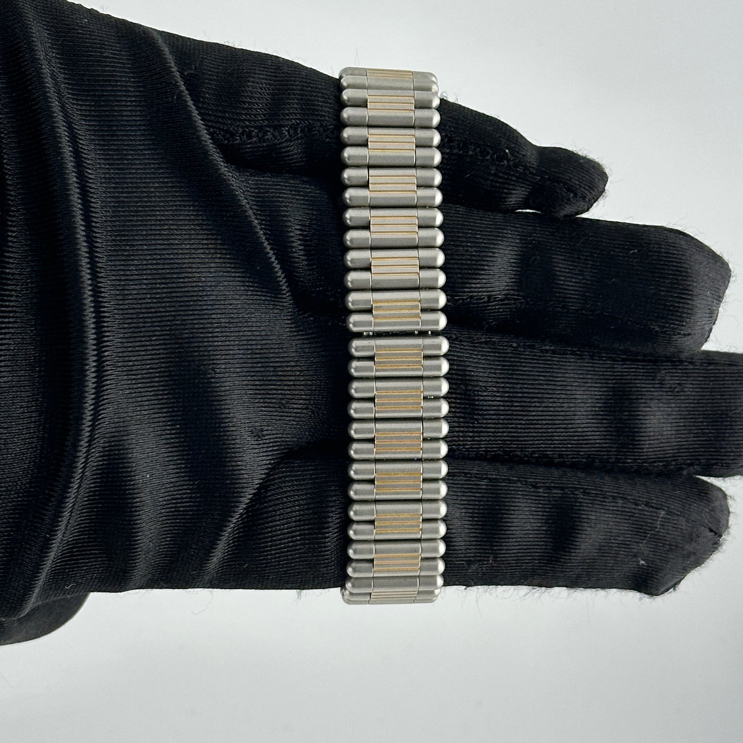 Cartier 21 Must de Cartier White Dial on 2 Tone Bracelet Ref. 1340 — view 3
