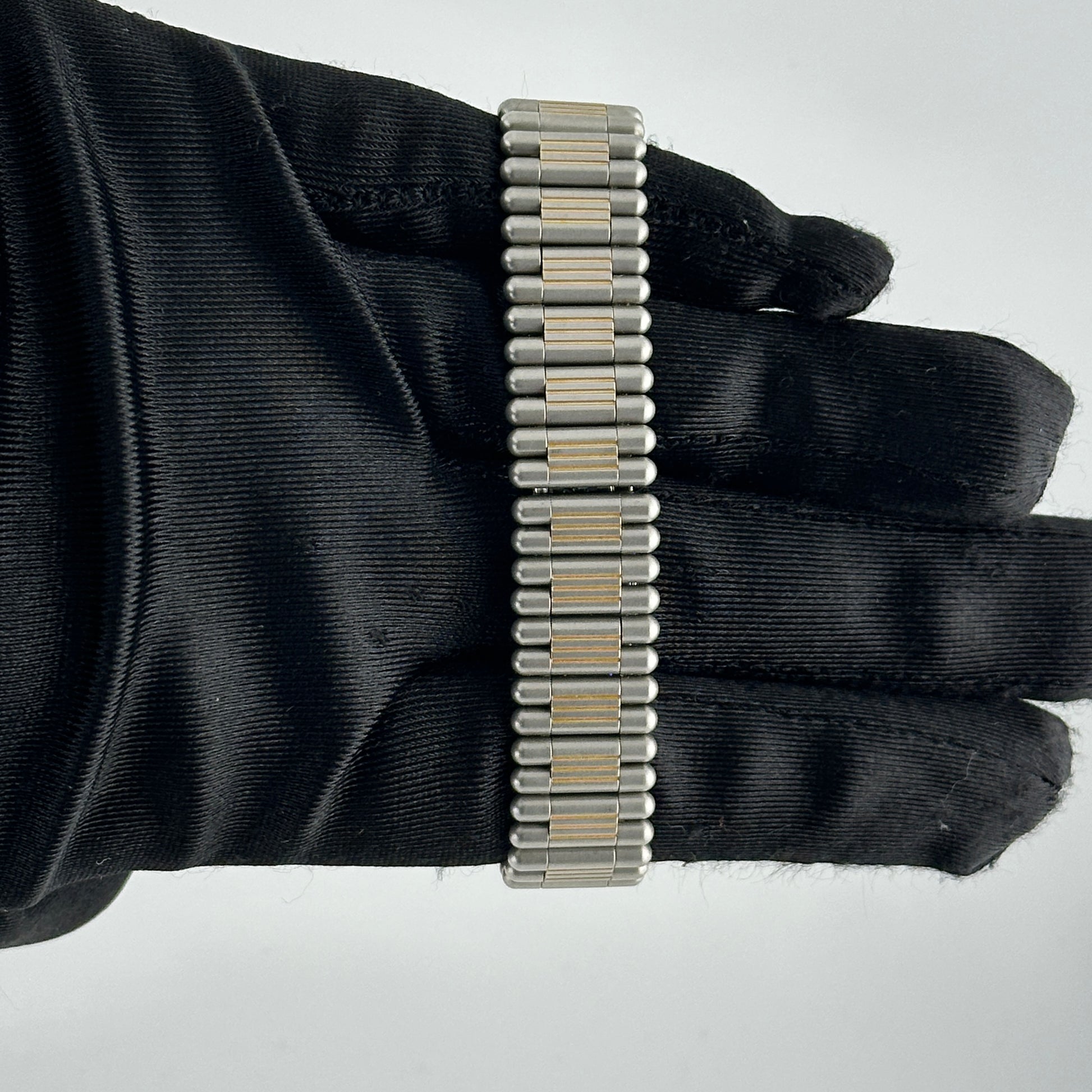 Cartier 21 Must de Cartier White Dial on 2 Tone Bracelet Ref. 1340 — view 3