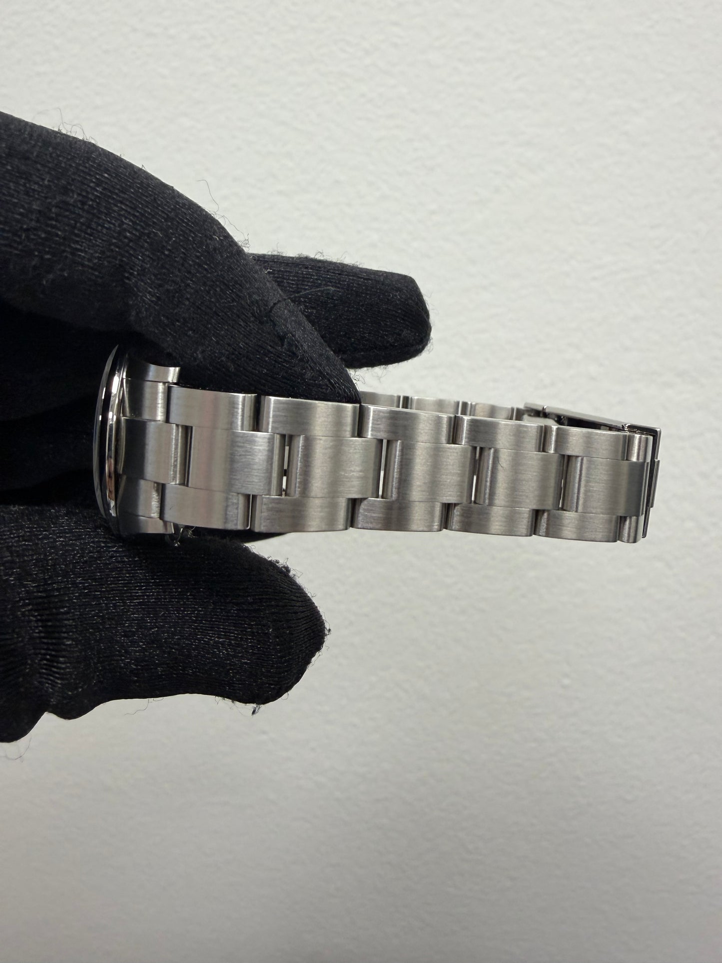 Rolex Oyster Perpetual 28 Med Blue Dial on Oyster Ref. 276200 Card 2025 — view 4