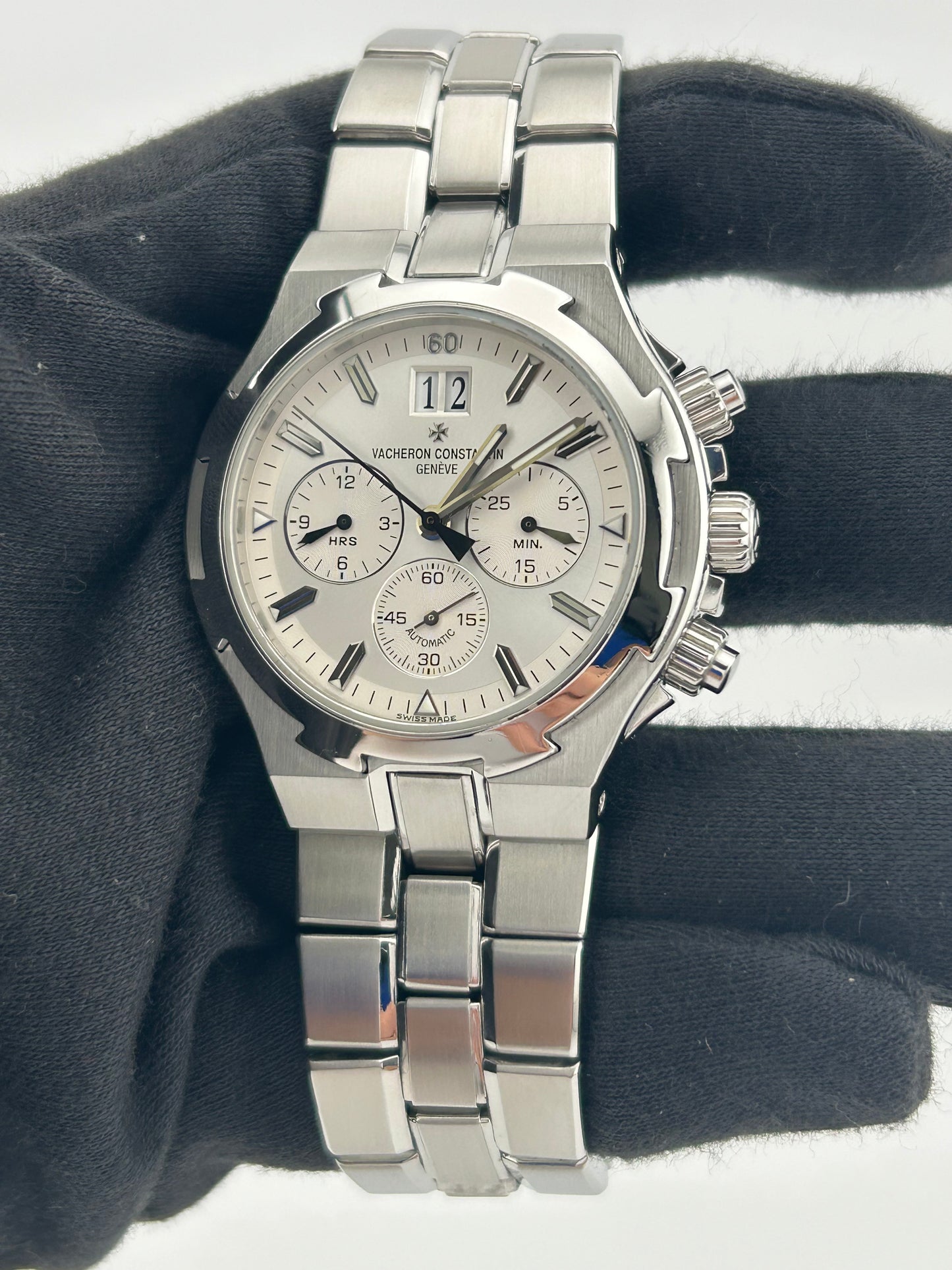Vacheron Constantin Overseas Silver Dial on Stainless Steel Ref. 49140/423A-8790 Complete 2004 — view 3