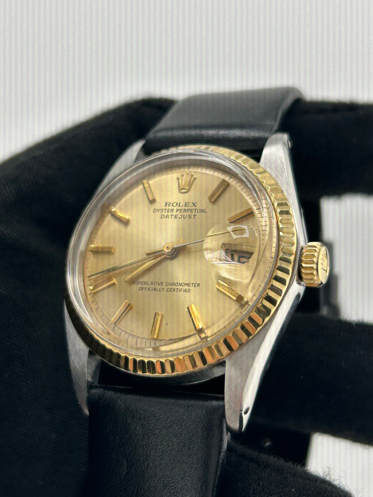 Rolex Datejust 36 Champagne Stick Dial on Generic Black Leather Strap Ref. 1601 1974 — view 3