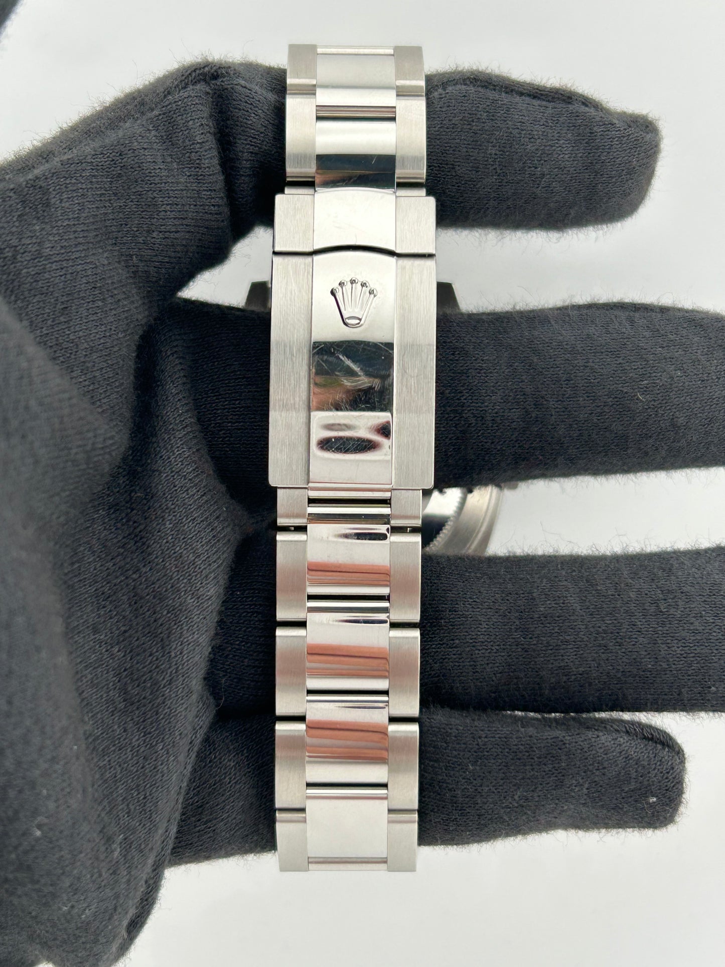 Rolex Datejust 41 Mint Green Index Dial on Jubilee Ref. 126300 Card 2025 — view 4