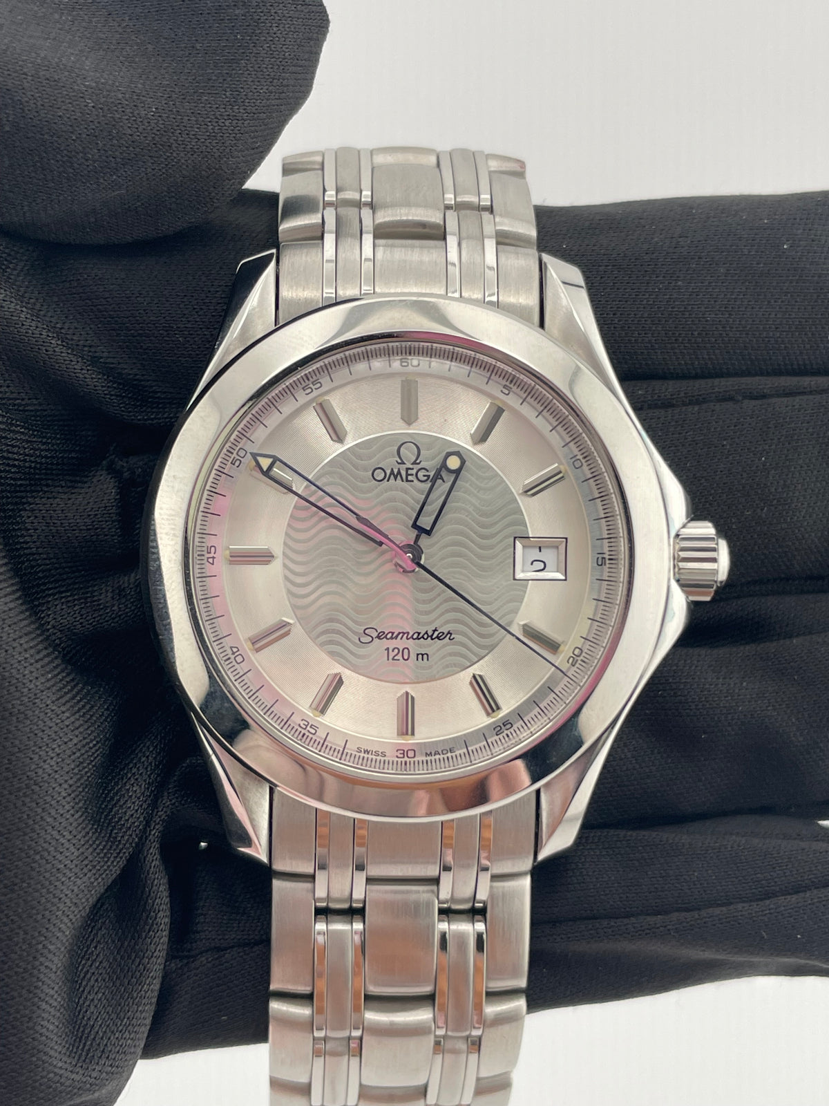 Omega Seamaster Silver Stick Dial on Stainless Steel Bracelet Ref. 2511.31.00 Card 1997 — view 2