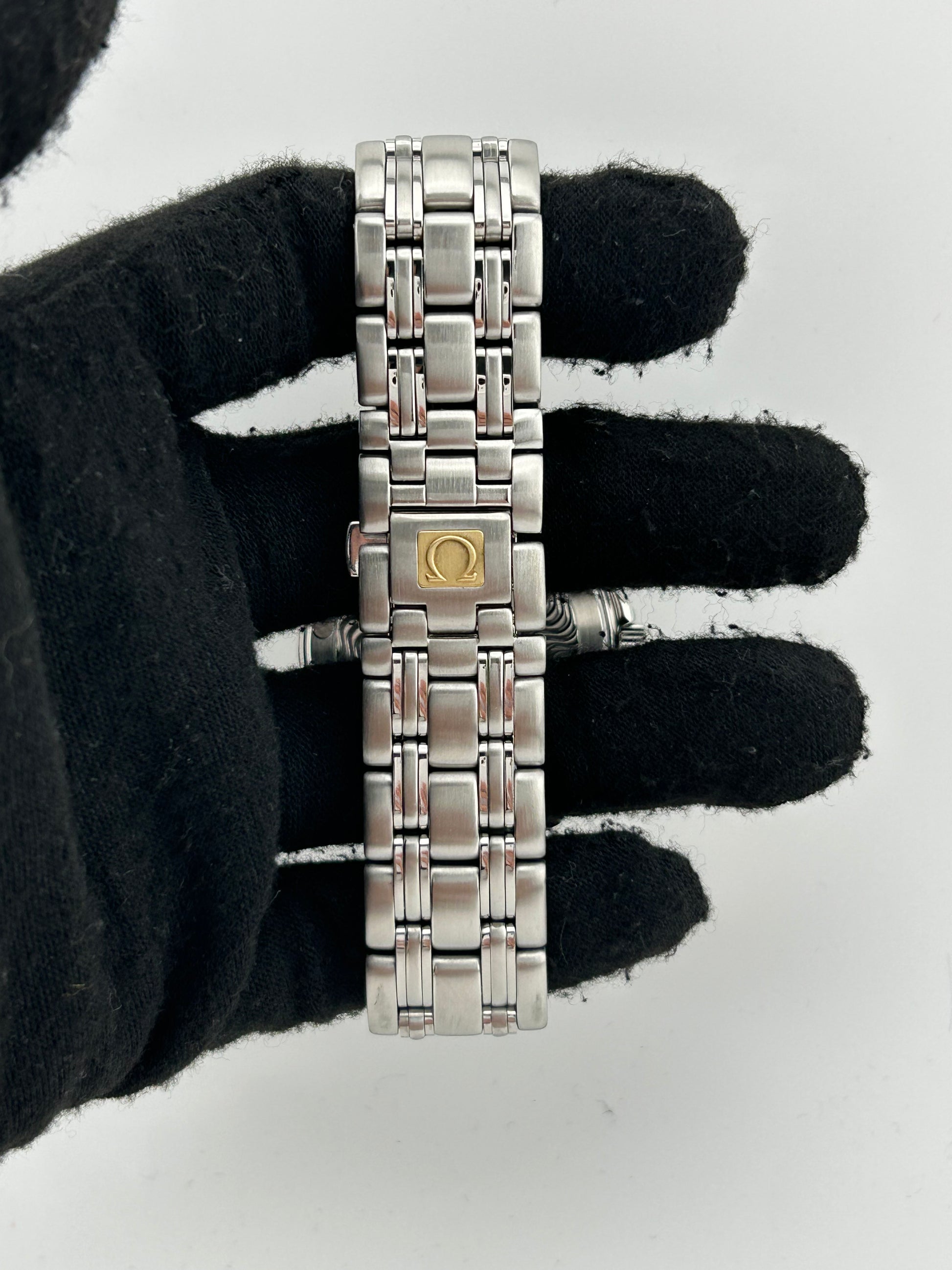 Omega Seamaster 120m Silver Dial on Stainless Steel Bracelet Ref. 2511.30 — view 4