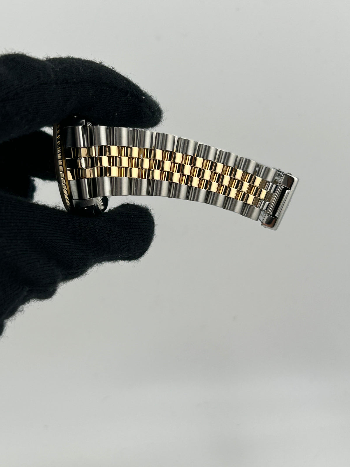 Rolex Oyster Perpetual Date Champagne Stick Dial on 2 Tone Jubilee D Link Bracelet Ref. 15223 1989 — view 4