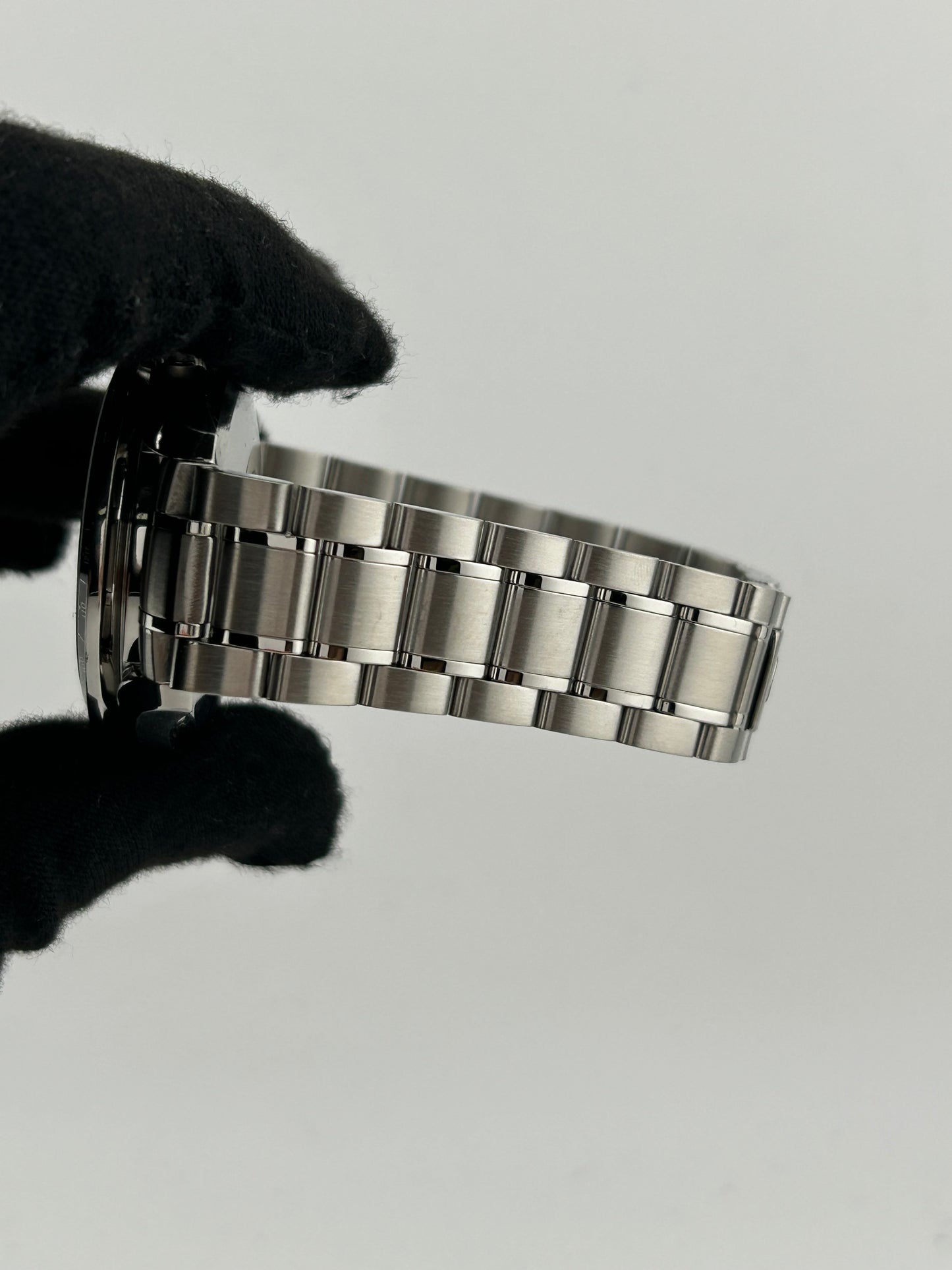 Omega Speedmaster Triple Calendar Black Dial on Stainless Steel Bracelet Ref. 3520.50.00 — view 5