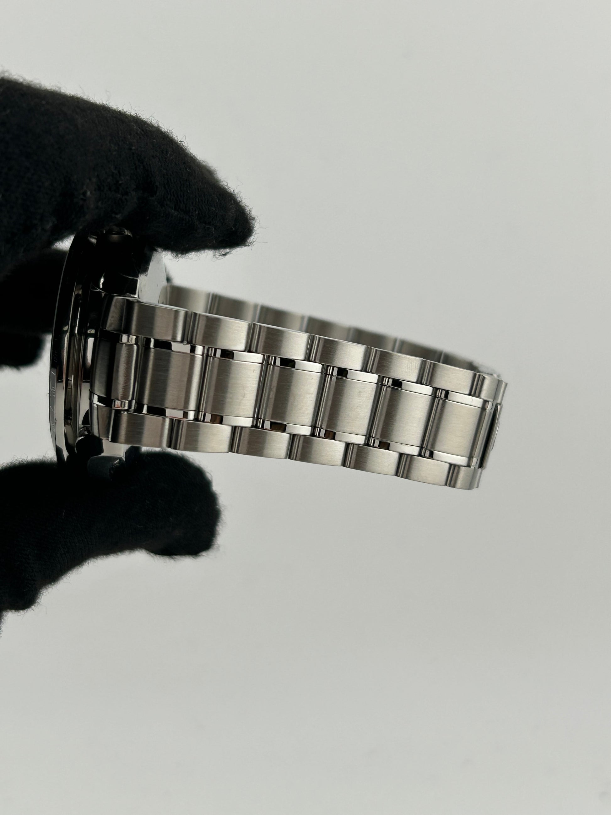 Omega Speedmaster Triple Calendar Black Dial on Stainless Steel Bracelet Ref. 3520.50.00 — view 5