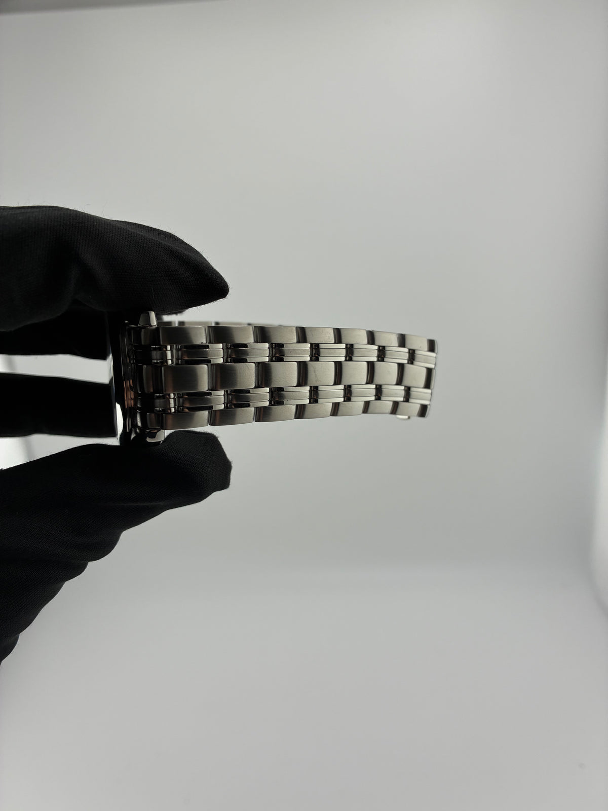 Omega Seamaster 120 M Silver Dial on Stainless Steel Bracelet Ref. 2511.21 — view 5