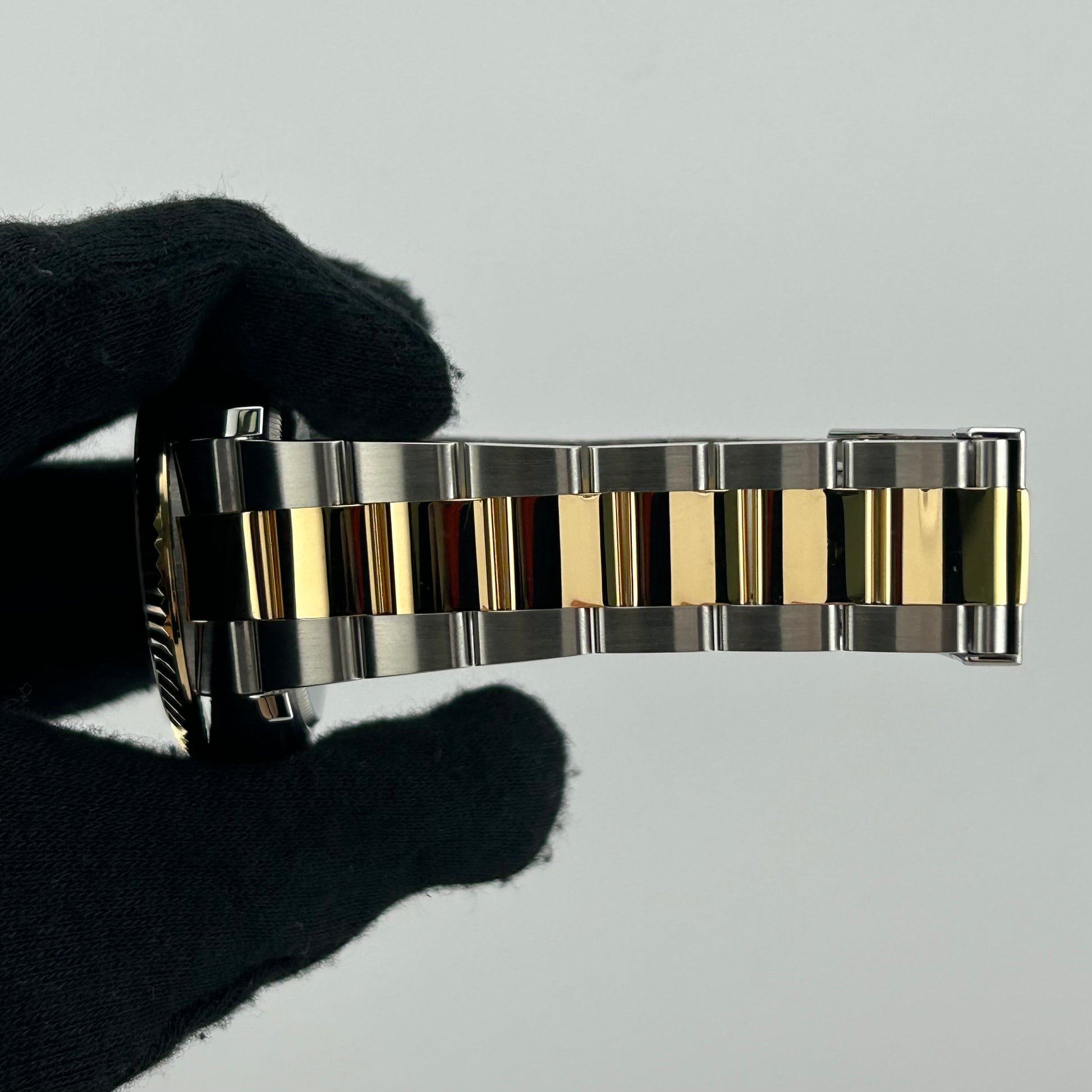 Rolex SkyDweller Champagne Index Dial on Oyster Bracelet Ref. 326933 Card 2022 — view 5