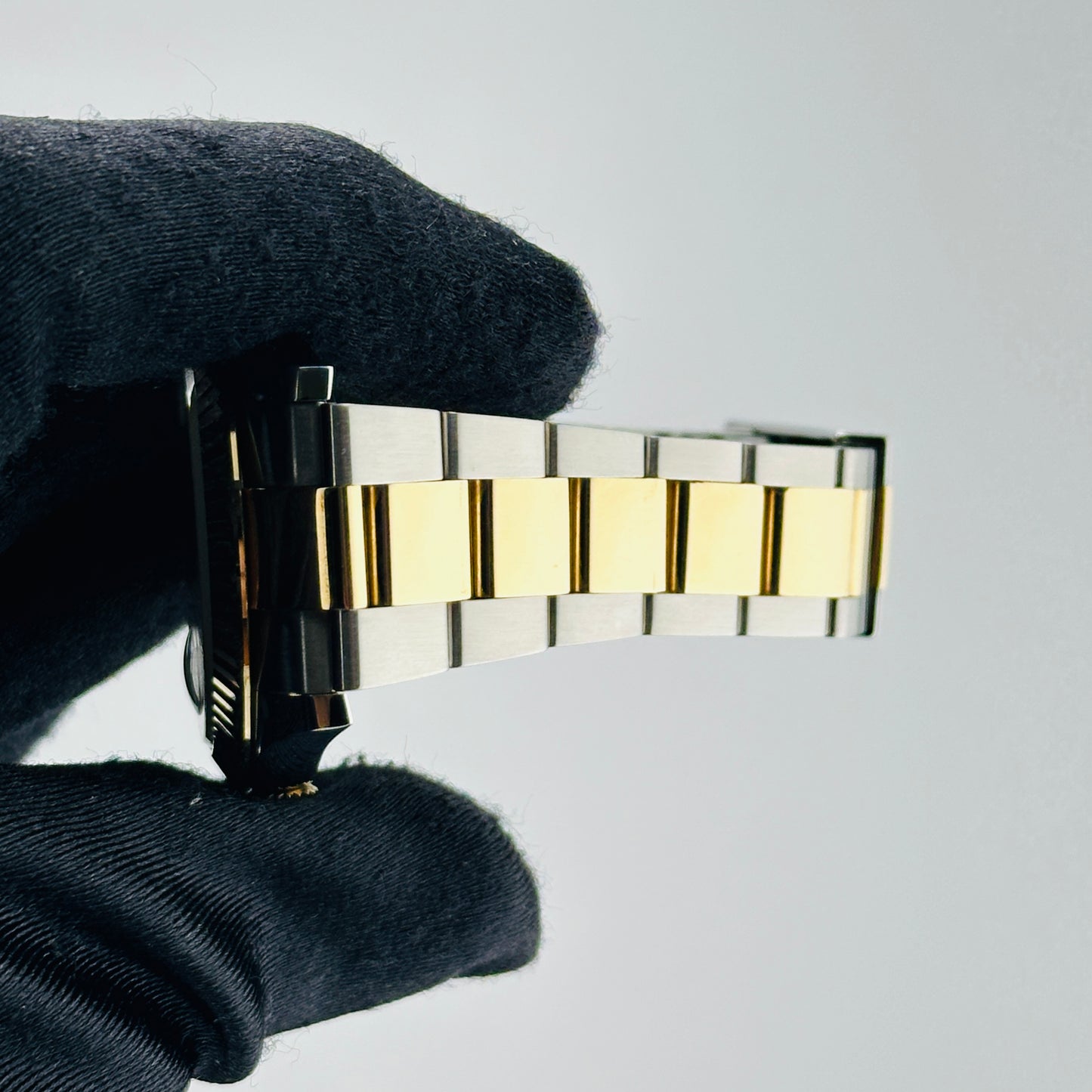 Rolex Datejust Champagne Diamond Factory Dial on Oyster Bracelet Ref. 126333 Card 2018 — view 5