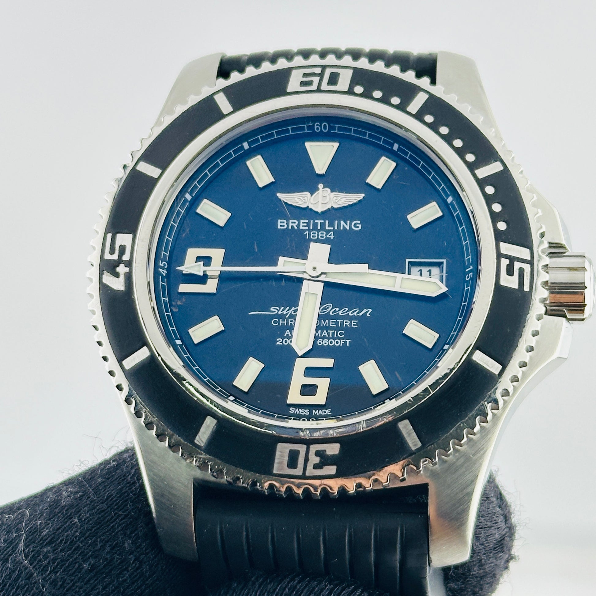 Breitling Aeromarine Superocean Black Dial on Stainless Steel Bracelet Ref. A17391 — view 2