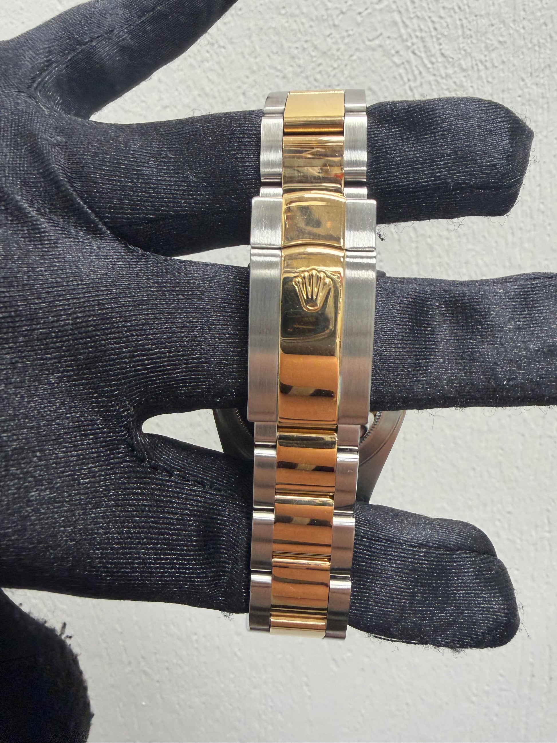 Rolex Datejust 41 White Index Dial on Oyster Ref. 126333 Card 2016 — view 3