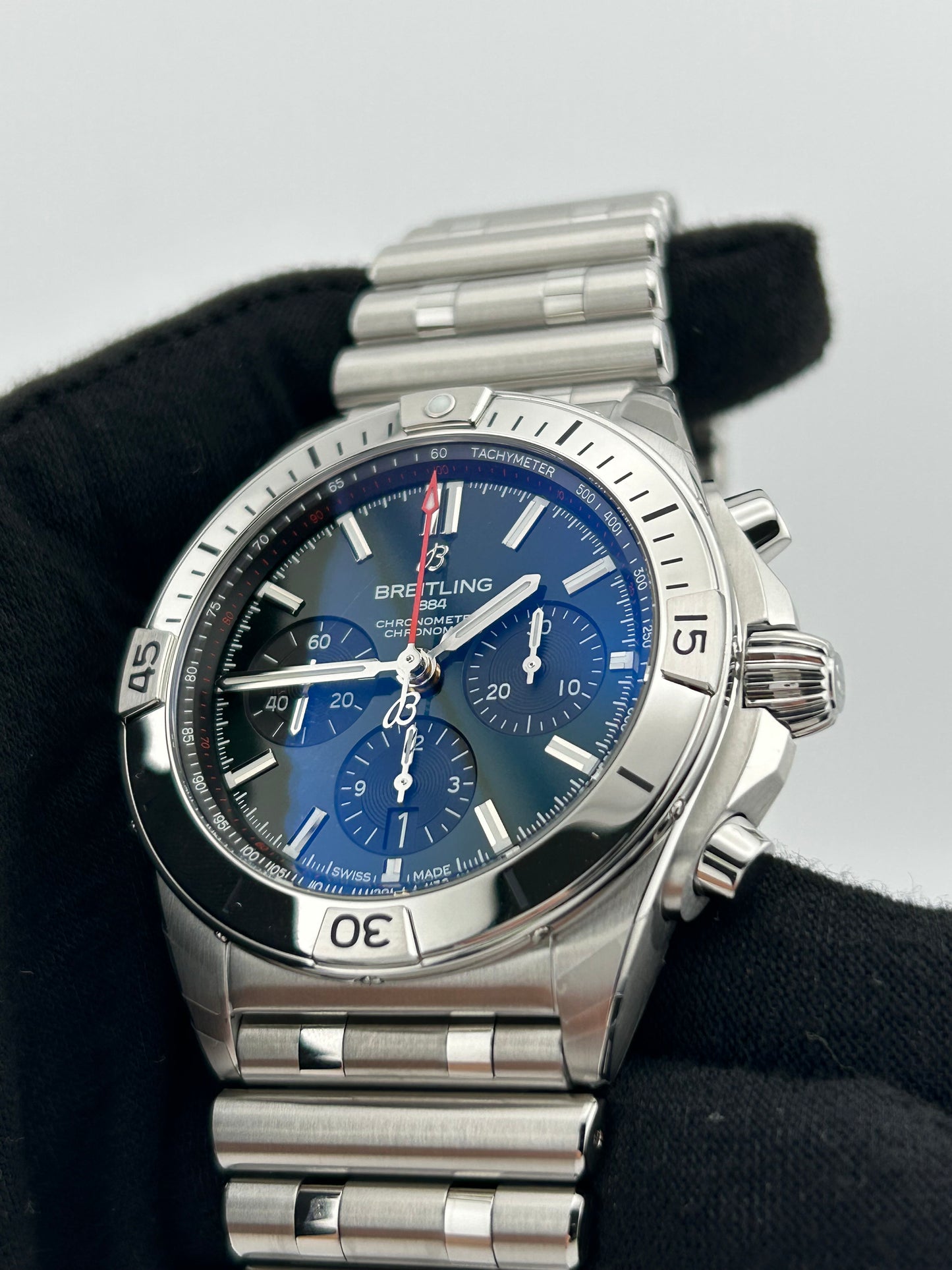 Breitling Chronomat B01 Green Dial on Bracelet Ref. AB0134101L1A1 Complete Open Date — view 3
