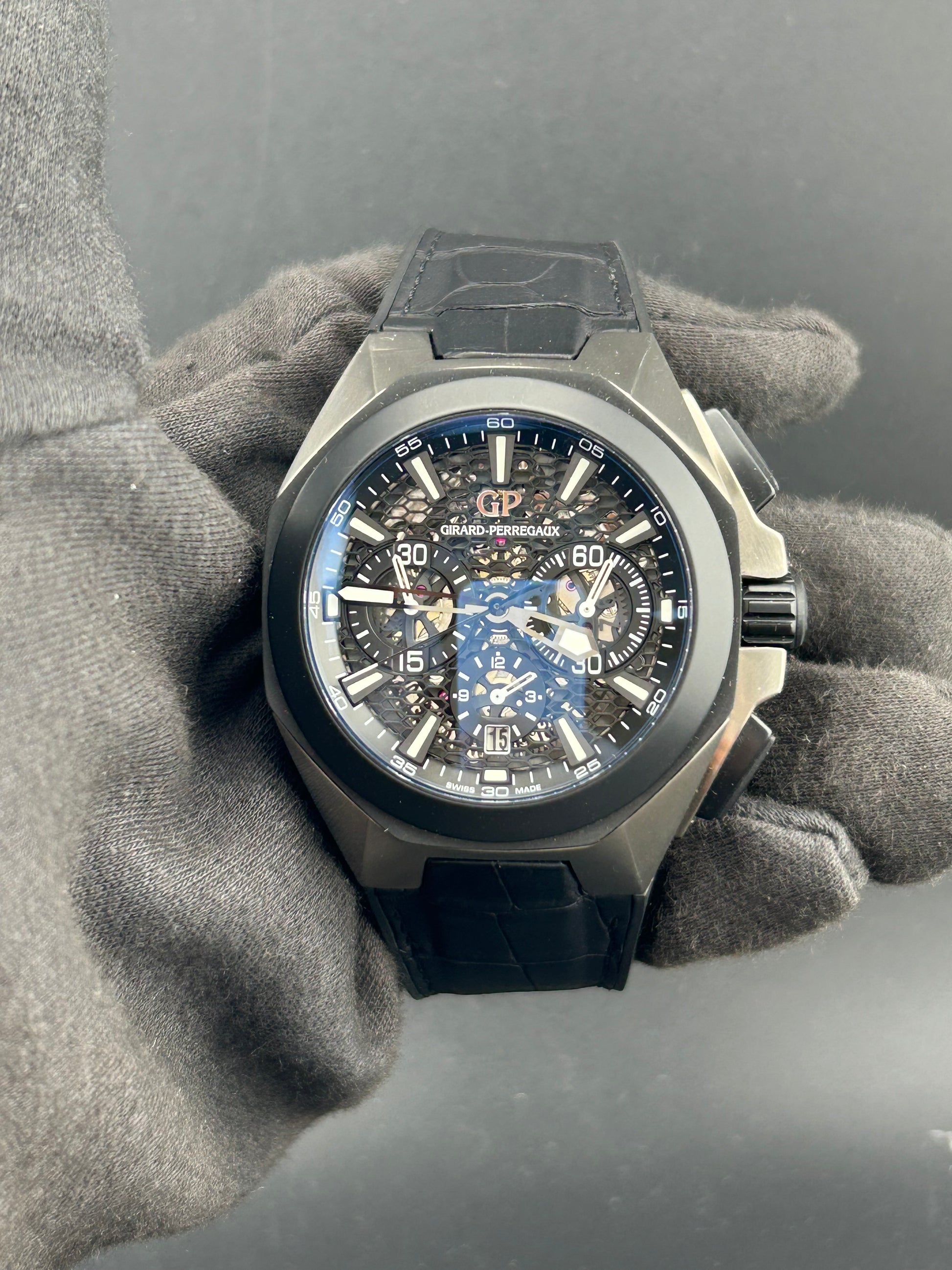 Girard Perregaux Sea Hawk Black Dial on Black Rubber Band Ref. 49971 Complete — view 2