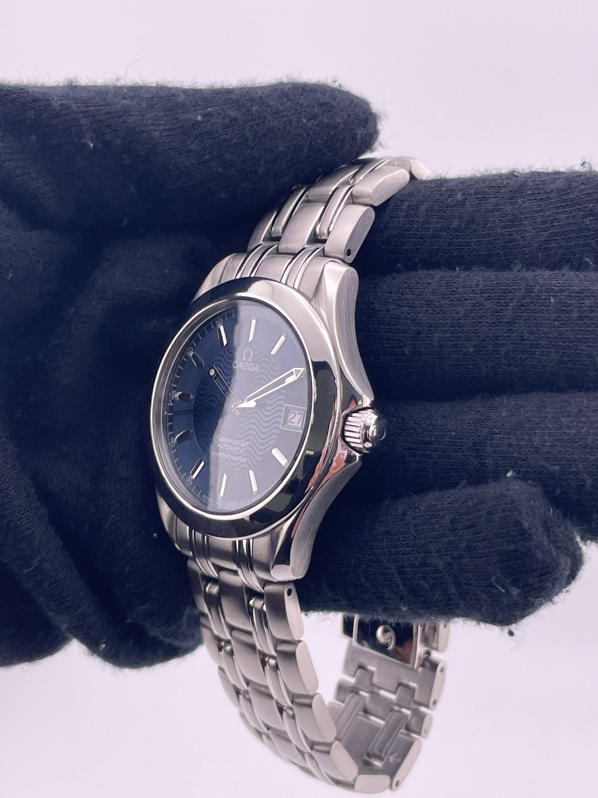 Omega Seamaster Blue Wave Motif Dial on Stainless Steel Bracelet Ref. 2501.81 Card 2004 — view 4
