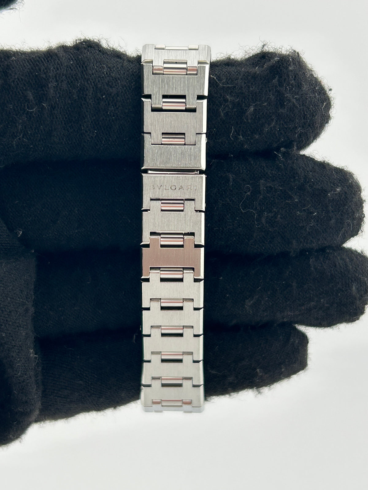 Bvlgari Bvlgari Black Dial on Stainless Steel Bracelet Ref. BB23SS — view 4