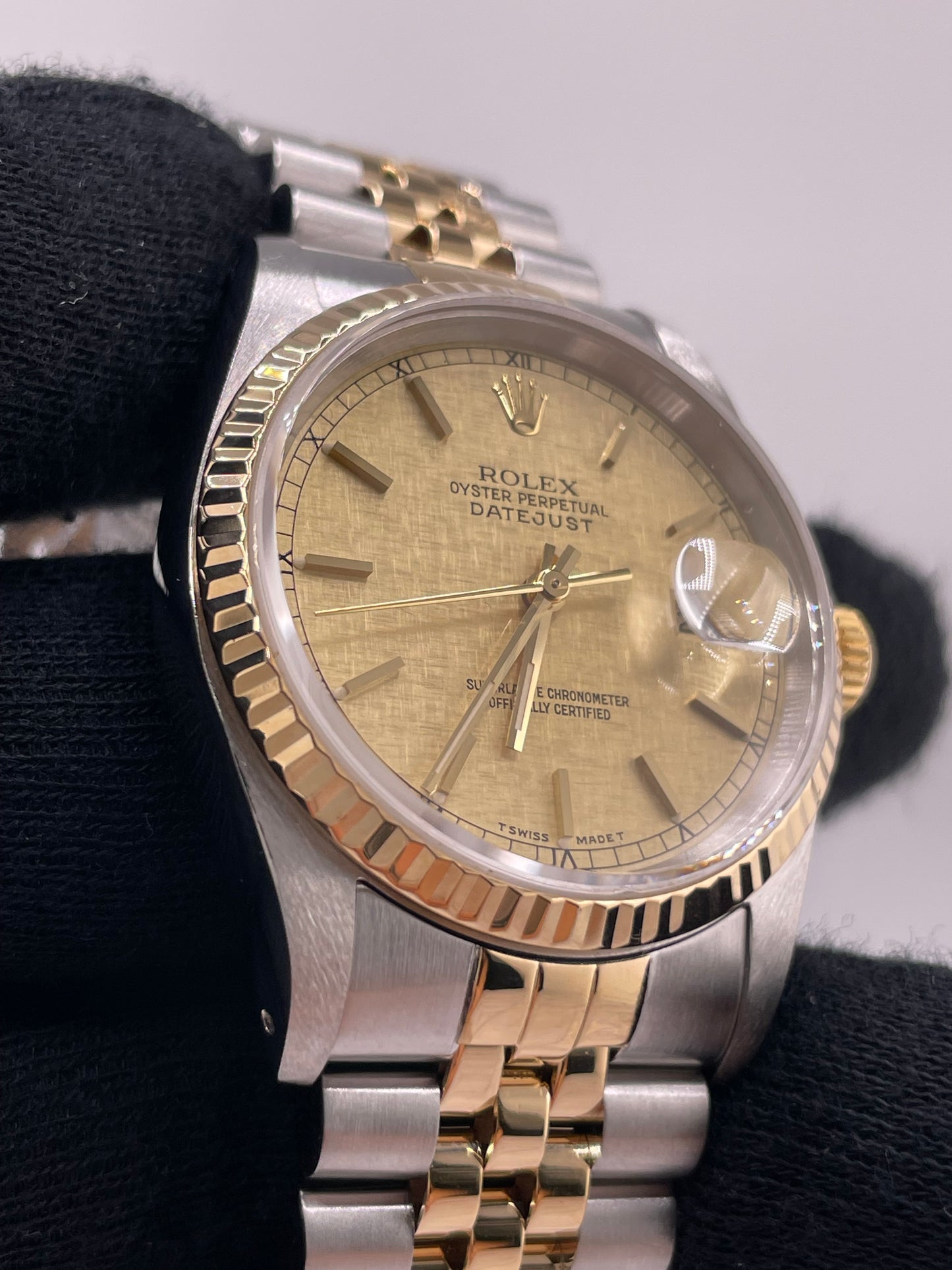 Rolex Datejust Champagne Linen Dial on D Link Jubilee Bracelet Ref. 16233 1988 — view 3