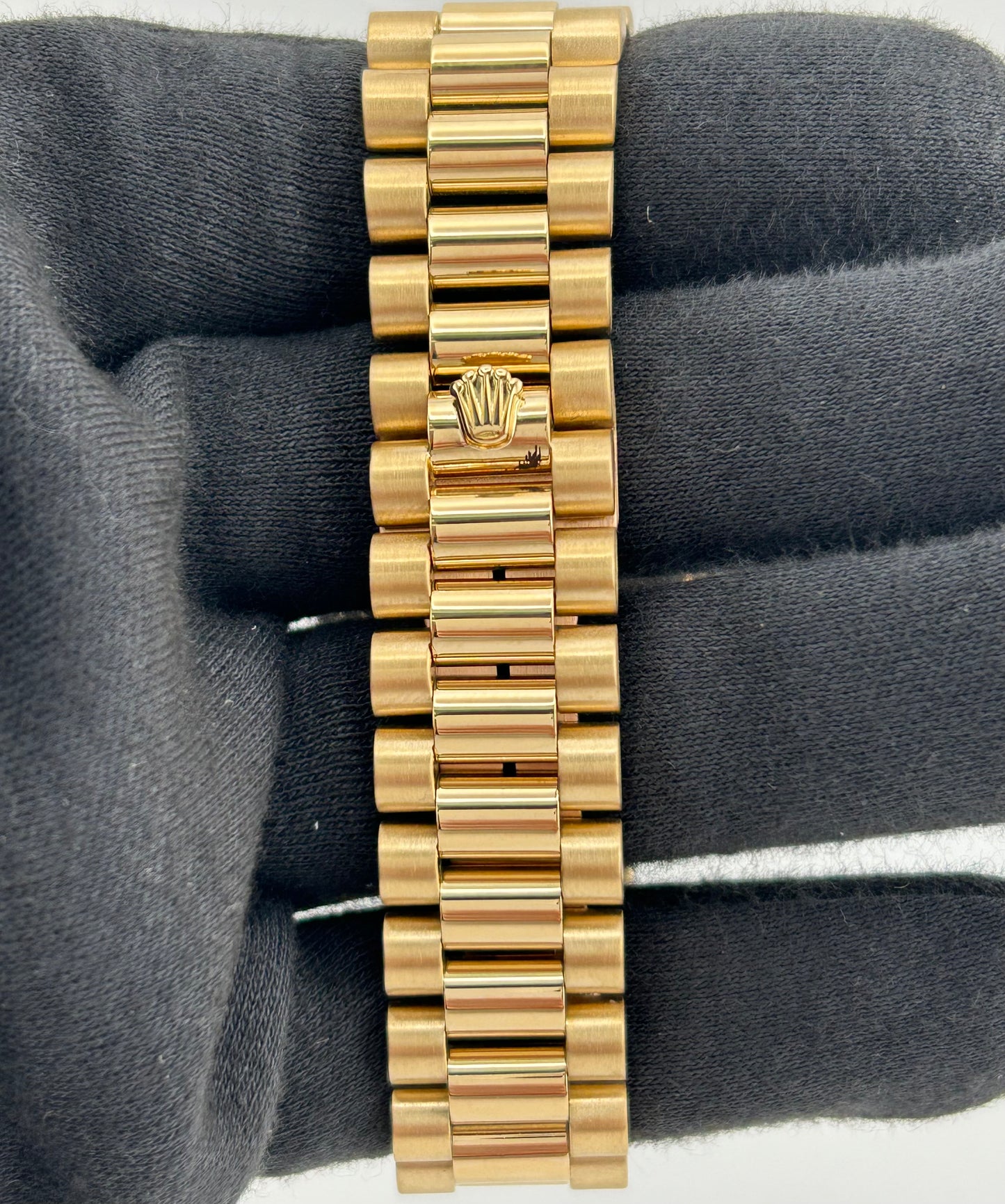 Rolex Day Date 36 Champagne Dial on President Ref. 18038 Papers 1981 — view 4