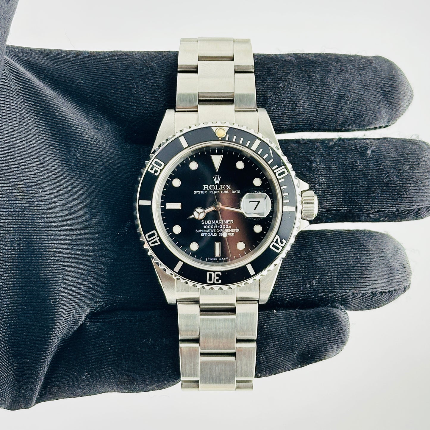 Rolex Submariner Black Dial on Oyster Bracelet Ref. 16610 Papers 2006 — view 2