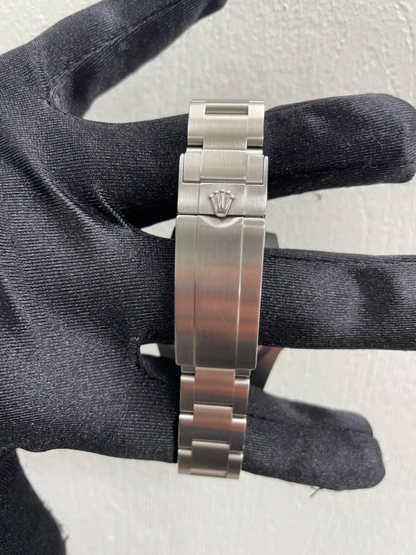 Rolex Submariner Green Dial on Oyster Ref 116610LV with New Style Card White 2017