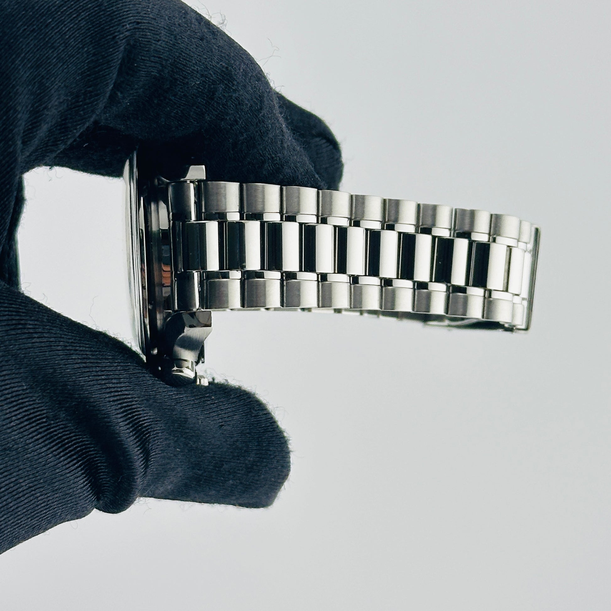 Omega Speedmaster Black Chrono Dial on Stainless Steel Bracelet Ref. 3510.50.00 Card 2000 — view 5