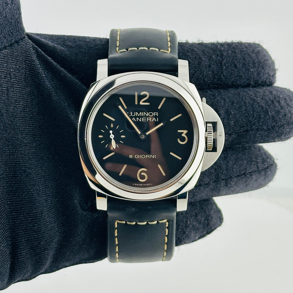 Panerai Luminor Base Black Dial on Leather Strap Ref. PAM00915 Complete 2021 — view 3