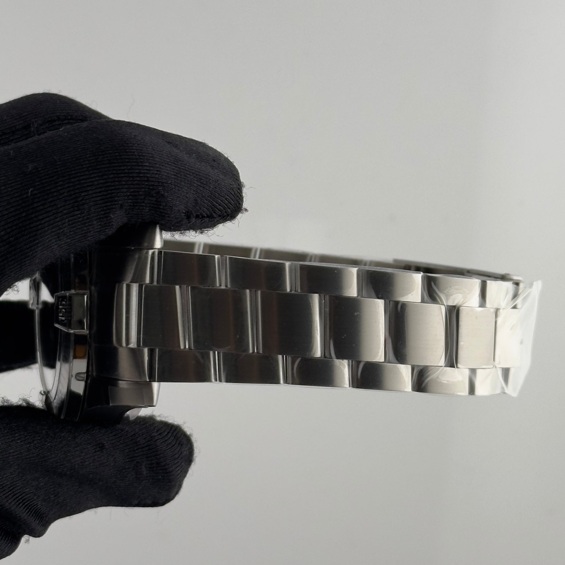 Breitling Avenger Chronograph GMT Black Dial on Bracelet Ref. A24315101B1A1 Card 2023 — view 4