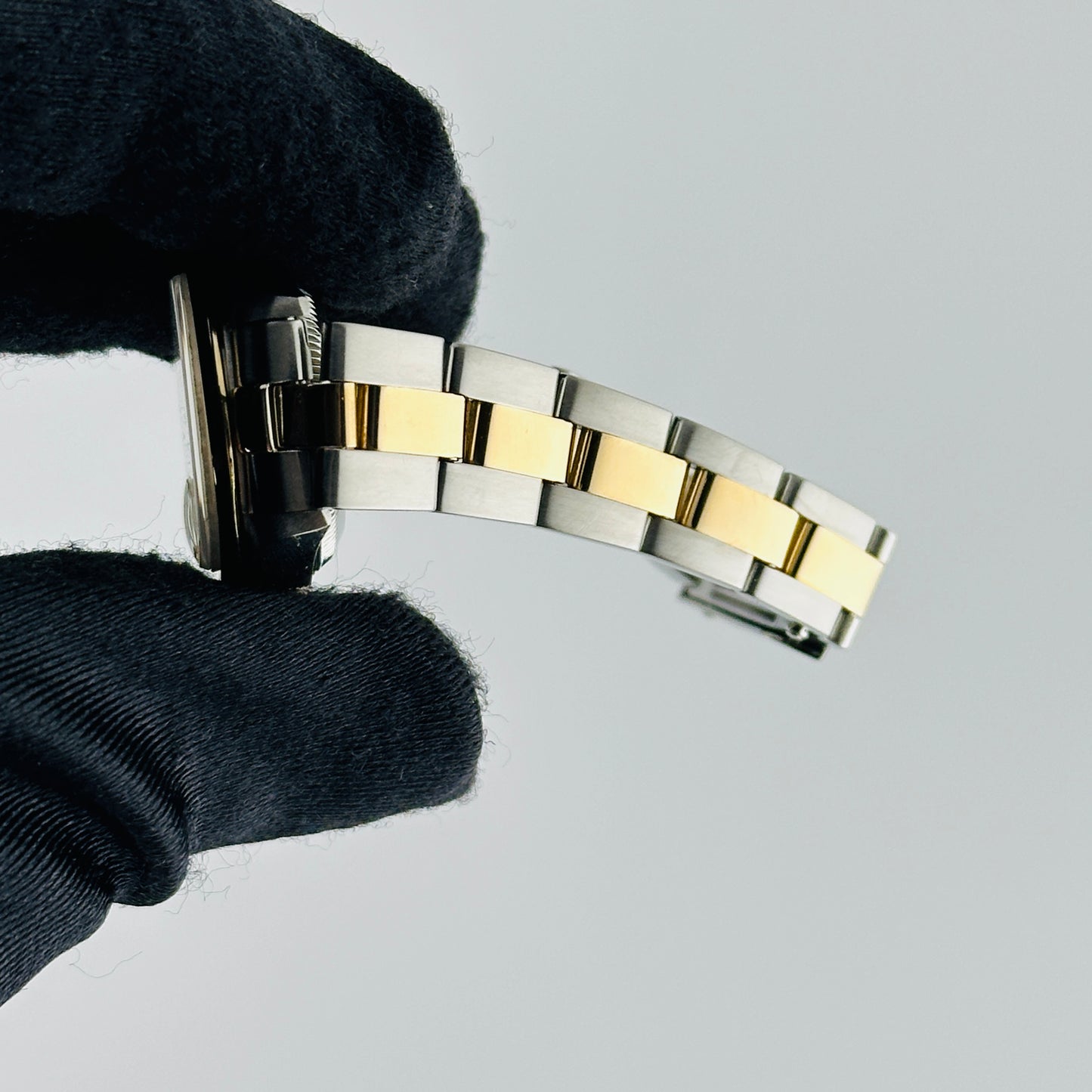 Rolex Datejust Am Champagne Roman Dial on Oyster Bracelet Ref. 69163 1996 — view 5
