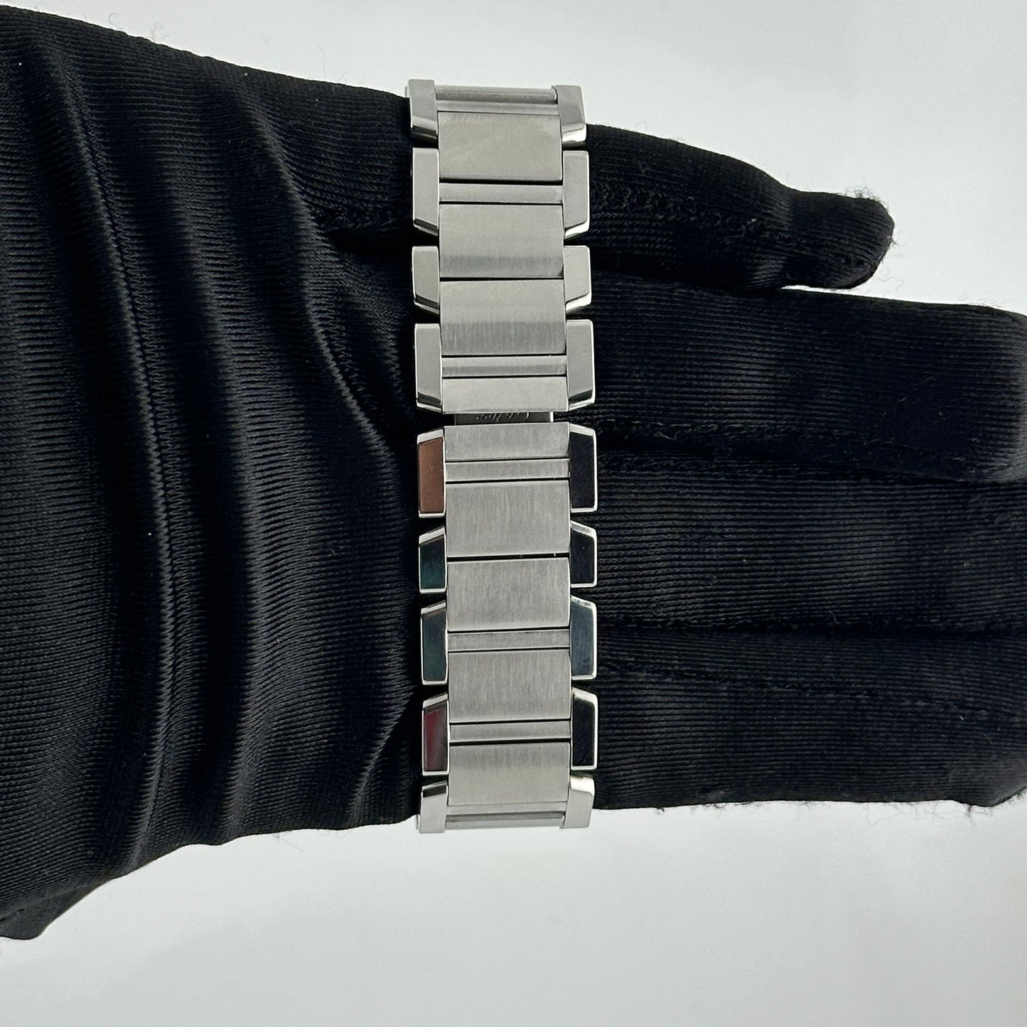 Cartier Tank Francaise Large White Roman Dial on Stainless Steel Bracelet Ref. 2302 — view 4