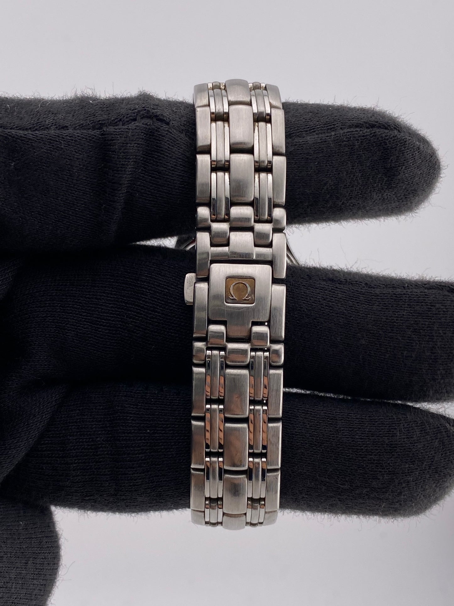 Omega Seamaster Black Dial on Stainless Steel Bracelet Ref. 2571.50 — view 4