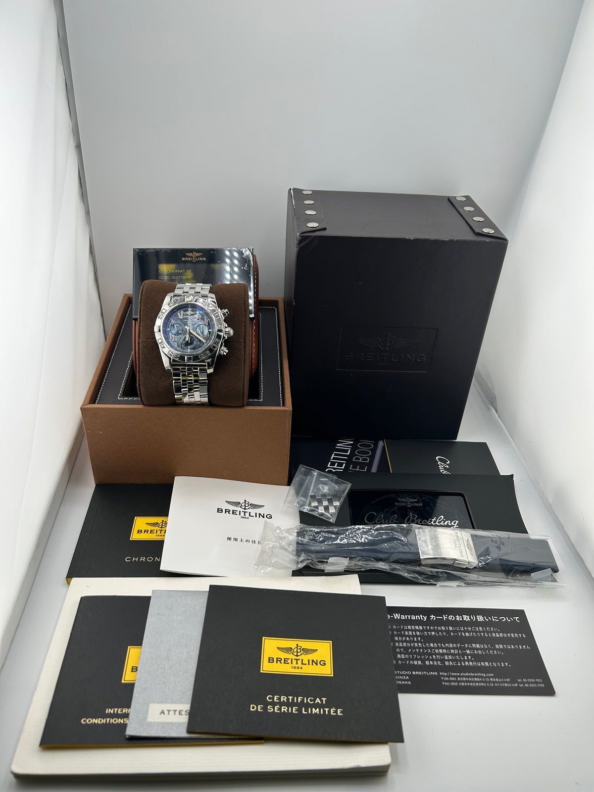 Breitling Chromomat 01 Blue Mop Dial on Stainless Steel Bracelet Ref. AB01111A/BG64 Complete 2016 — view 8