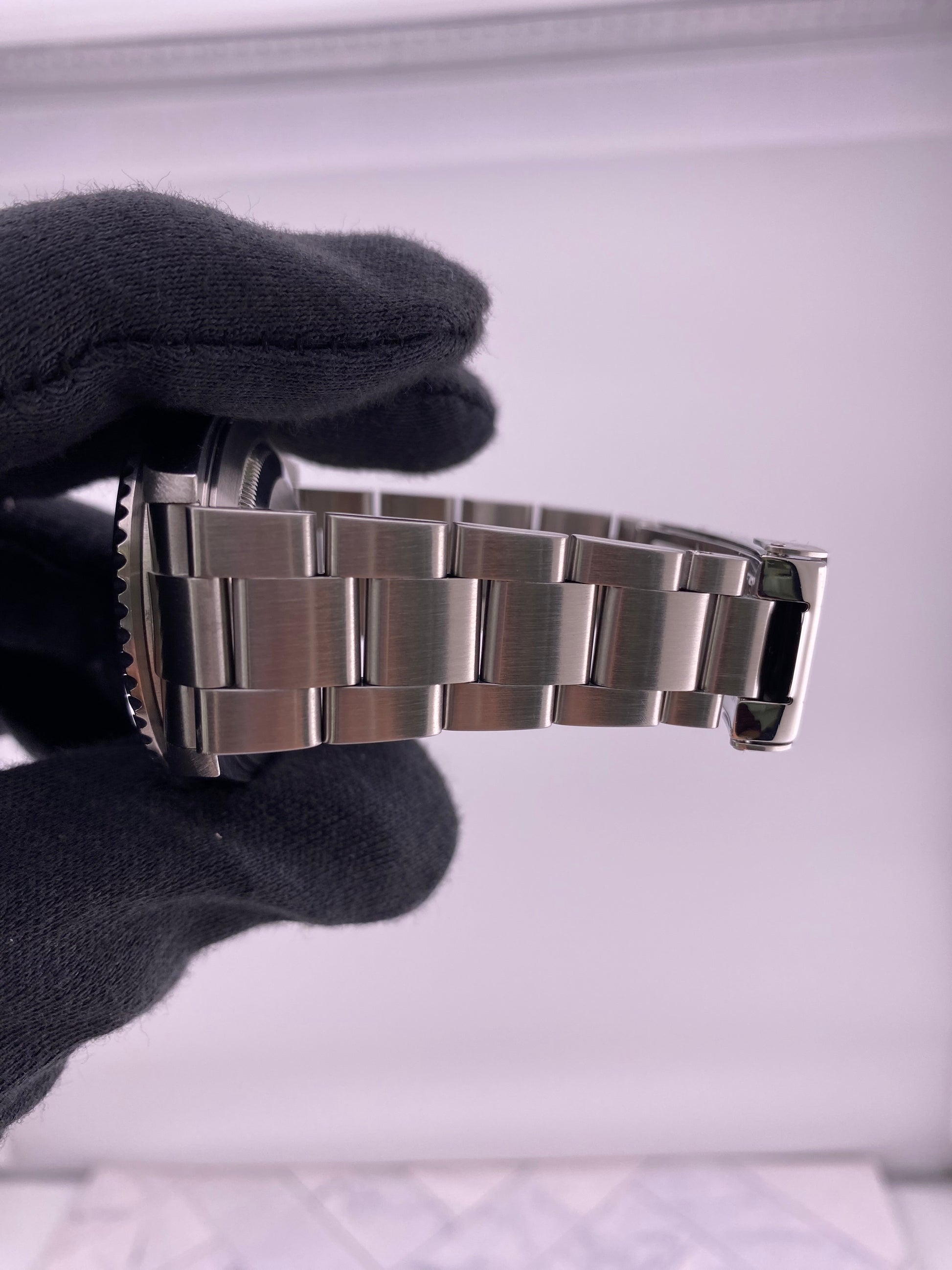 Rolex Submariner Date Black Dial on Oyster Ref. 16610 2008 — view 5