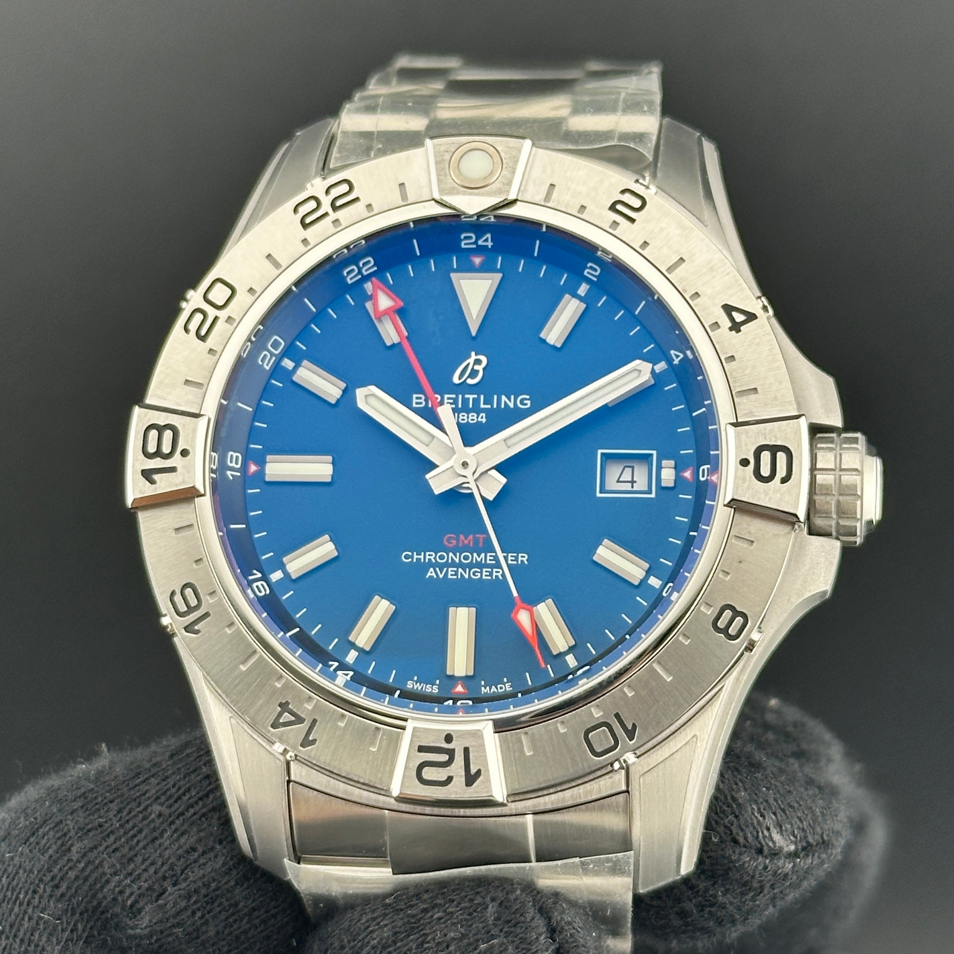 Breitling Avenger Automatic GMT Blue Dial on Bracelet Ref. A32320101C1A1 Card 2026 — view 3