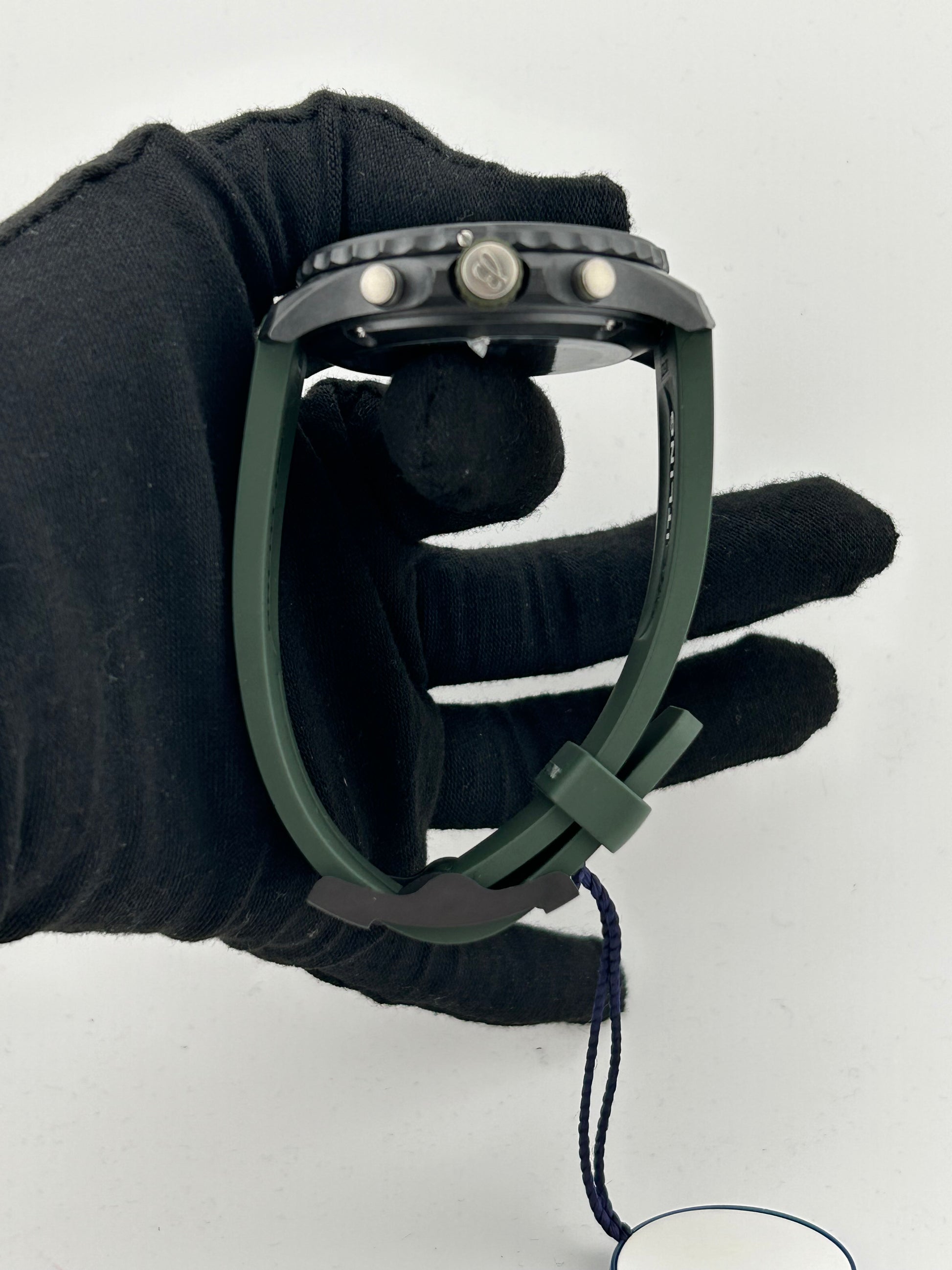 Breitling Endurance Pro Black Dial on Green Rubber Strap Ref. X82310D31B1S1 Complete 2026 — view 6