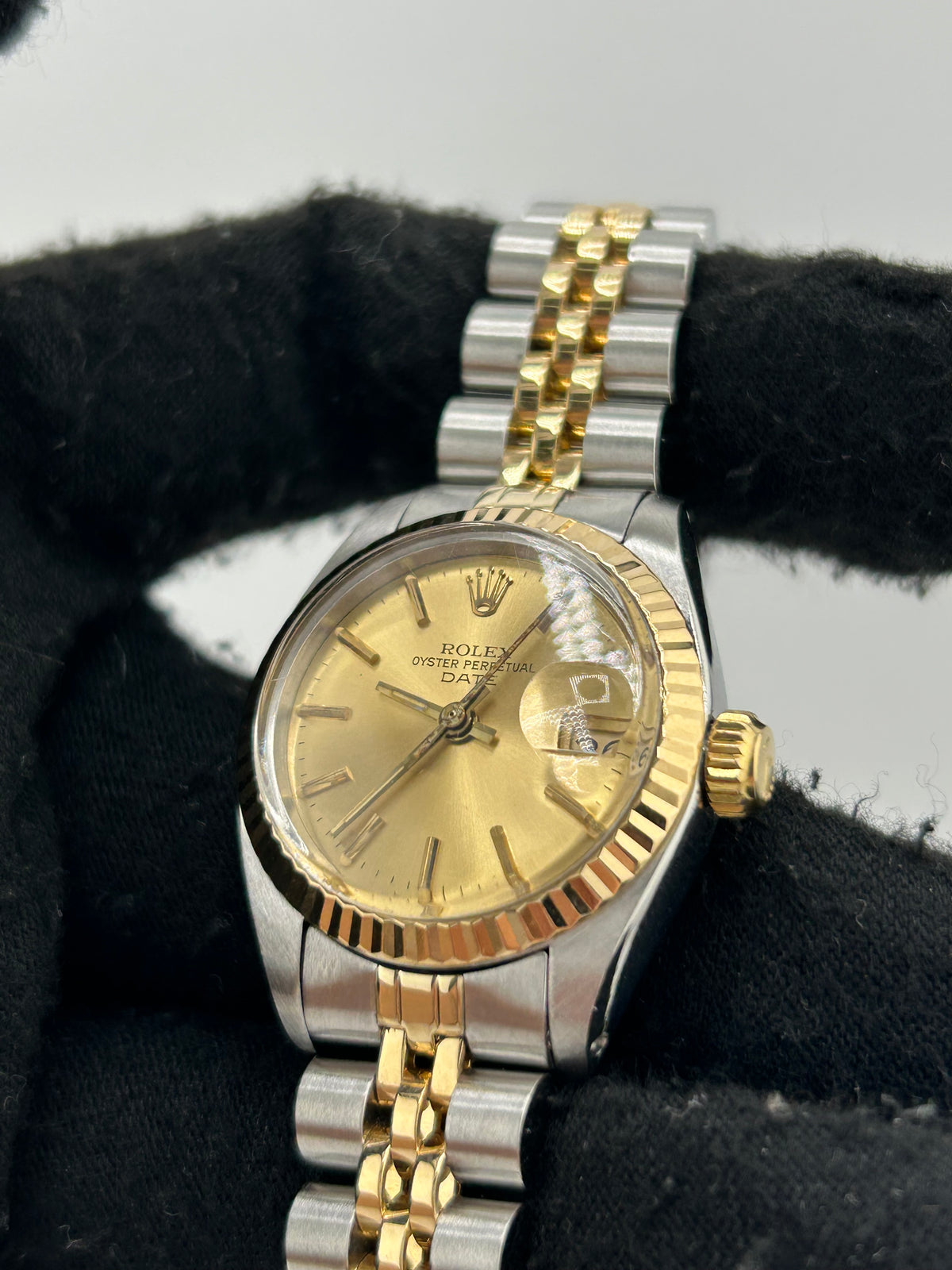 Rolex Date Champagne Stick Dial on 2 Tone Jubilee D Link Bracelet Ref. 6917 1983 — view 2