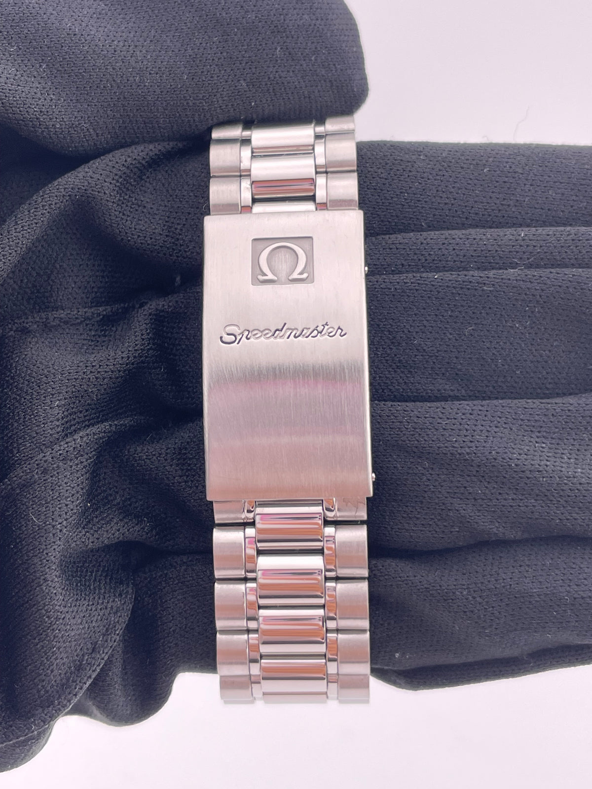 Omega Speedmaster Reduced Black Dial on Stainless Steel Bracelet Ref. 3510.5 — view 4