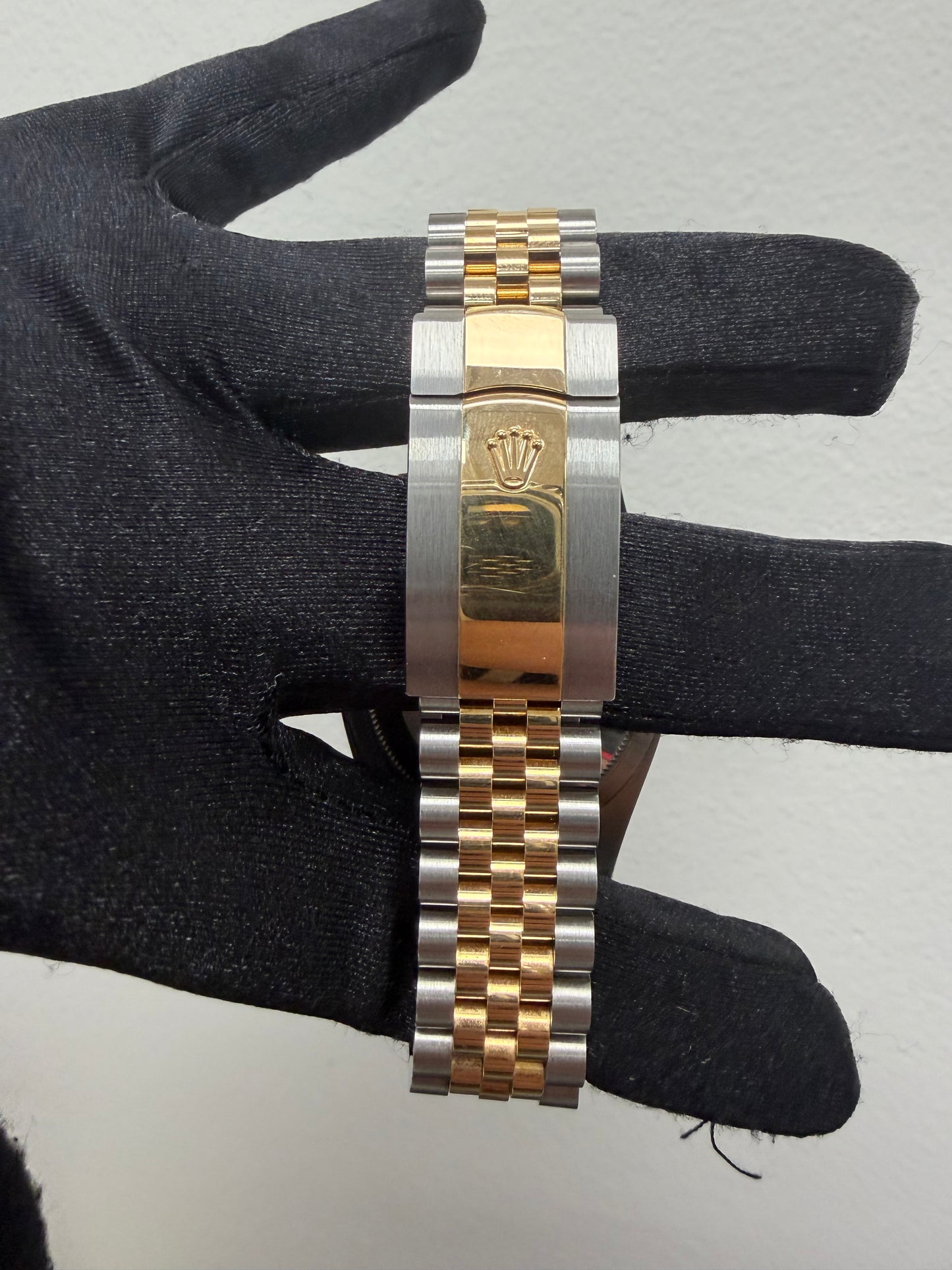Rolex SkyDweller Champagne Dial on Jubilee Ref. 326933 Card 2021 — view 3