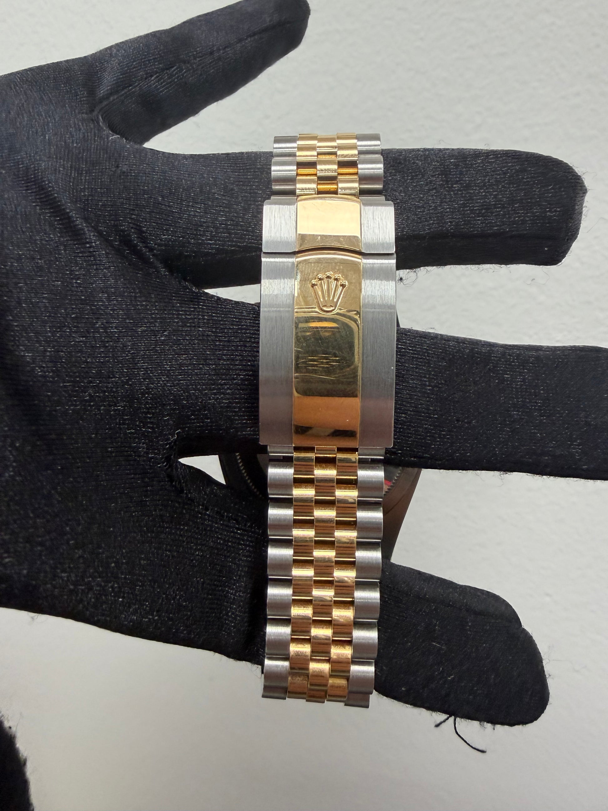 Rolex SkyDweller Champagne Dial on Jubilee Ref. 326933 Card 2021 — view 3