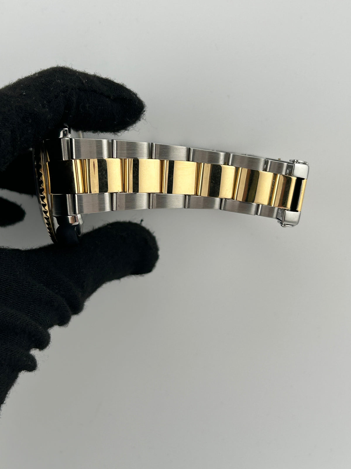 Rolex Yacht-Master Silver Dial on 2 Tone Oyster Bracelet Ref. 16622 2005 — view 5