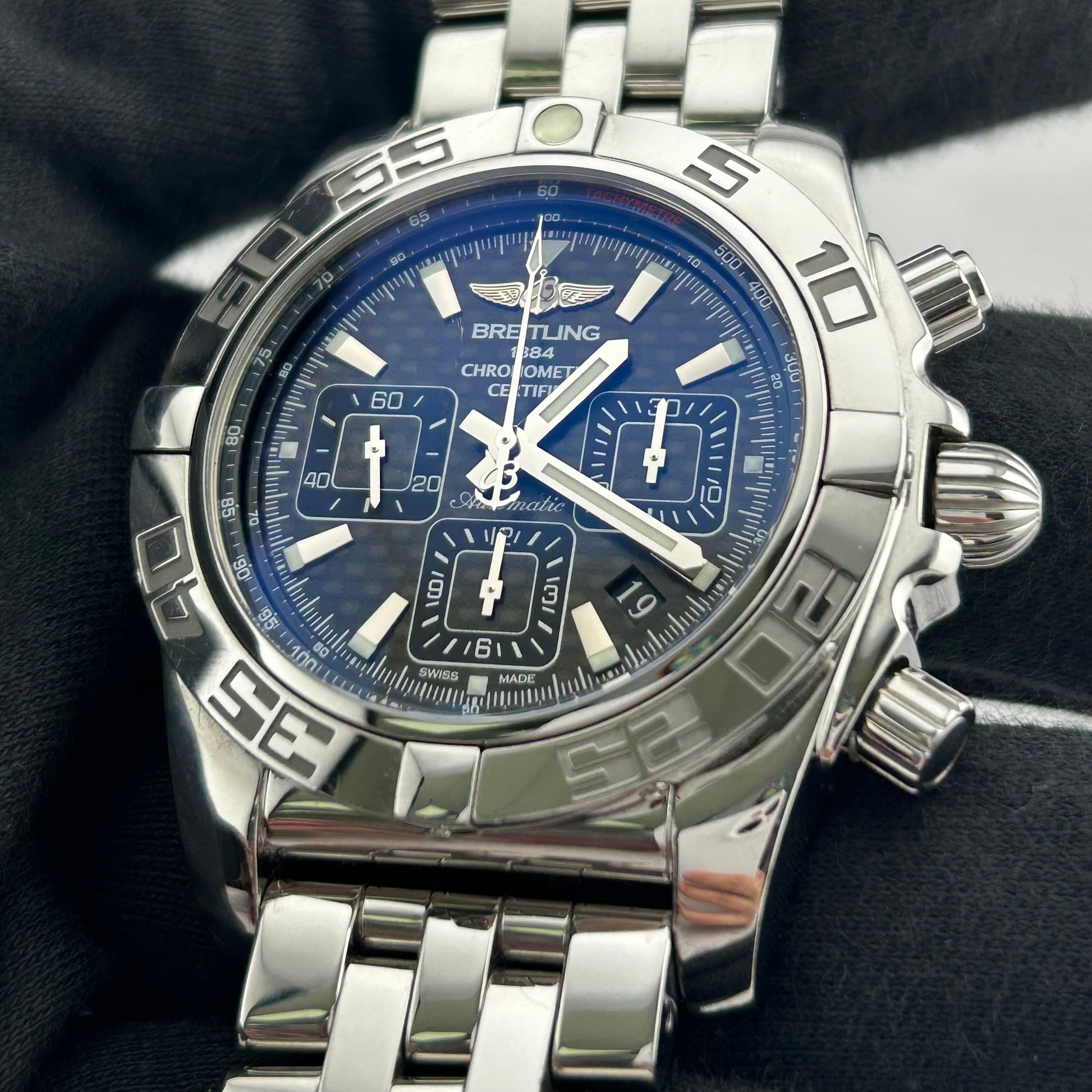 Breitling Chronomat Black Carbon Dial on Stainless Steel Ref. AB0110/AB0110121B2A1 Card 2018 — view 3