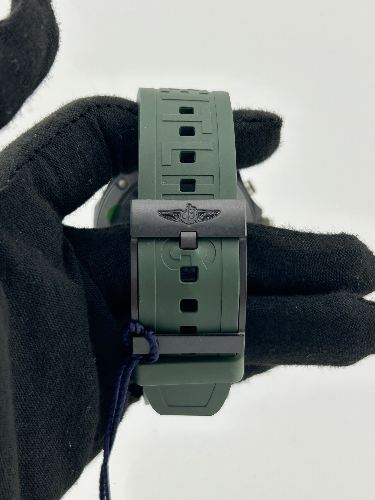 Breitling Endurance Pro Black Dial on Green Rubber Strap Ref. X82310D31B1S1 Complete 2026 — view 4